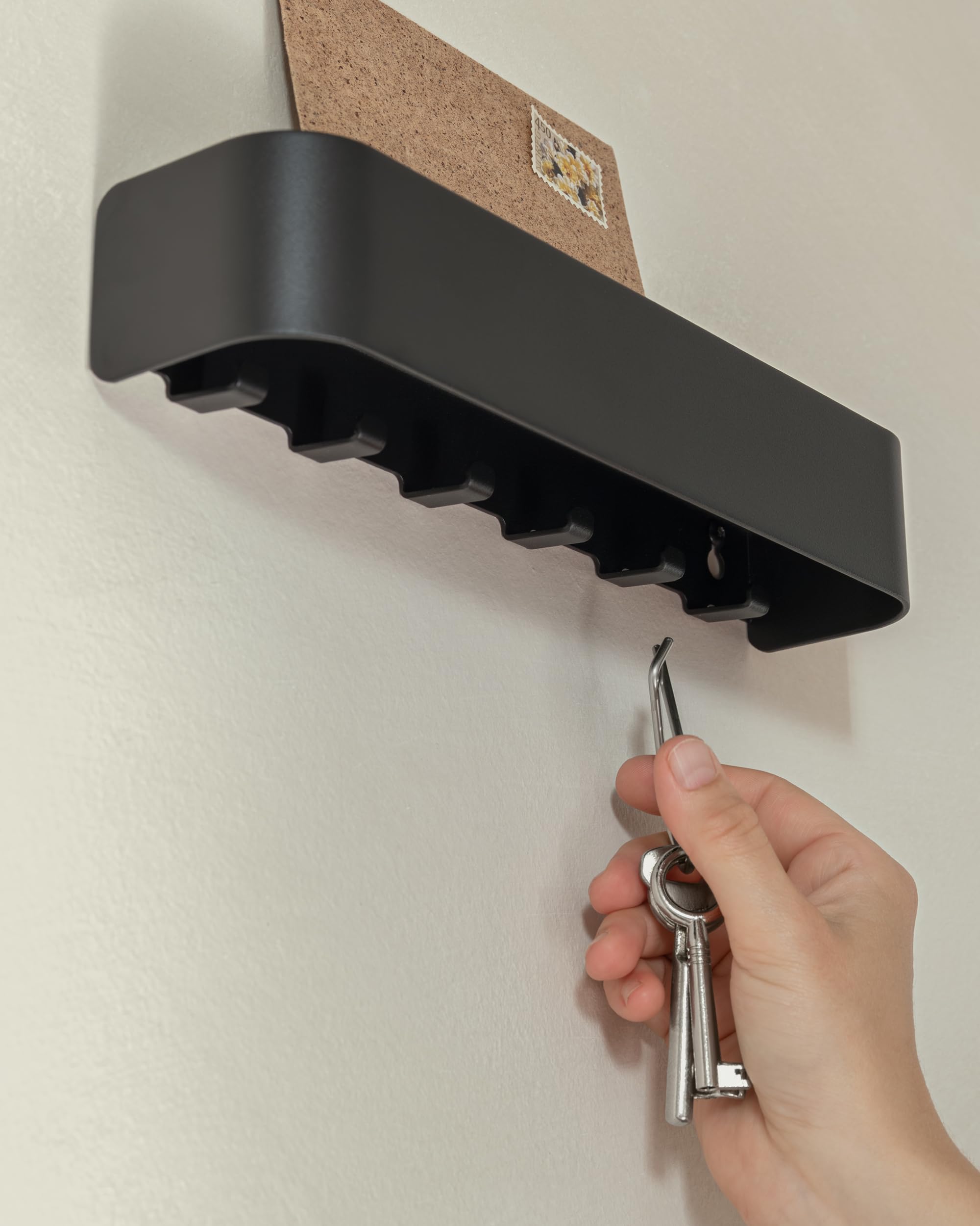 KAZAI. Sleutelkastje 'Toke' | Minimalistisch sleutelhouder ontwerp uit Berlijn | Moderne sleutelrekje met houten plank | Sleutelbord als halmeubel voor aan de muur | Eiken, wit