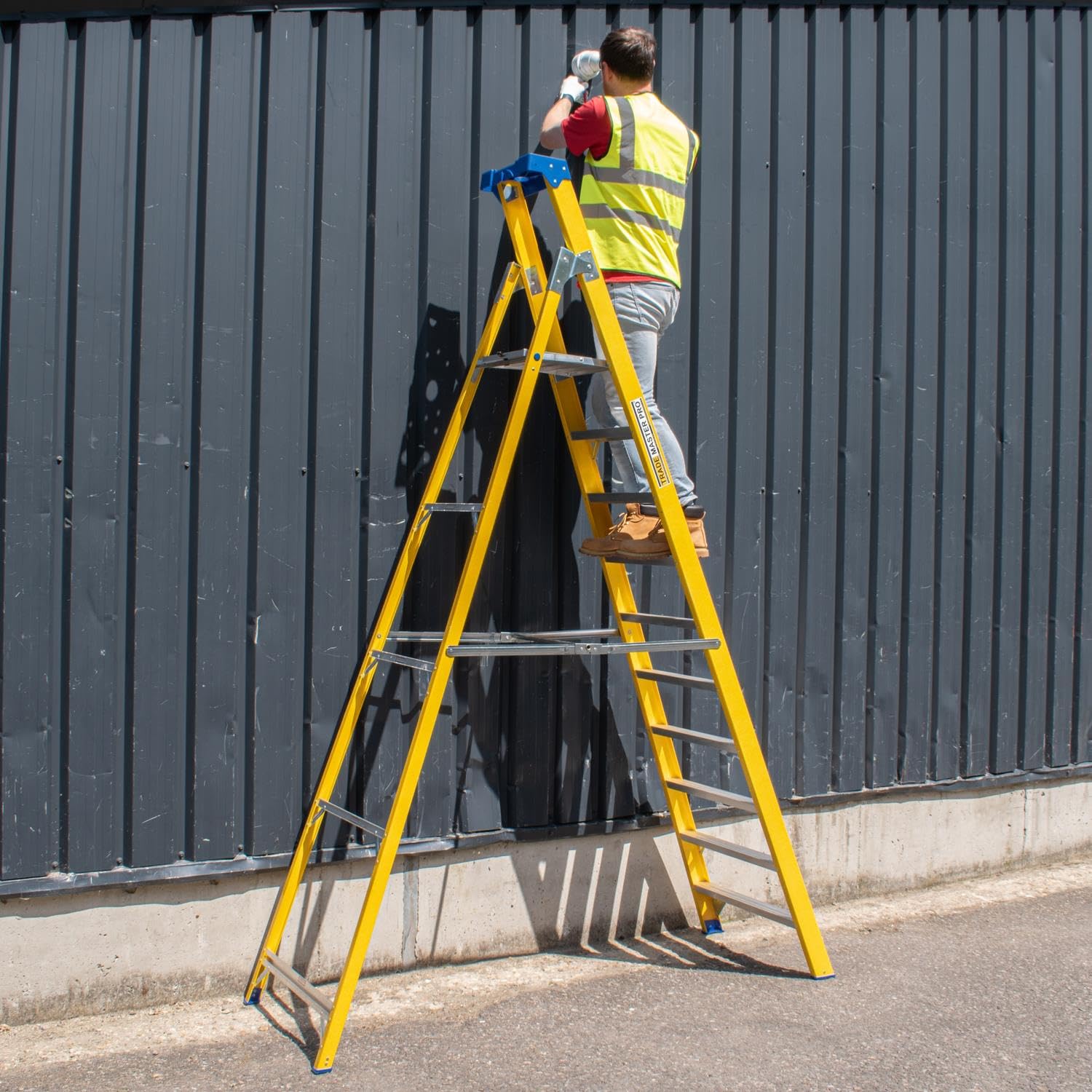 Trade Master Pro Yellow Trade Master Pro® Fibreglass Platform Step Ladder | Electricians Ladder | Non Conductive Up To 30,000V | Non-Slip Feet | Painting & Decorating | En131 Pro Certified | 1.06M Platform Height | 5 Steps