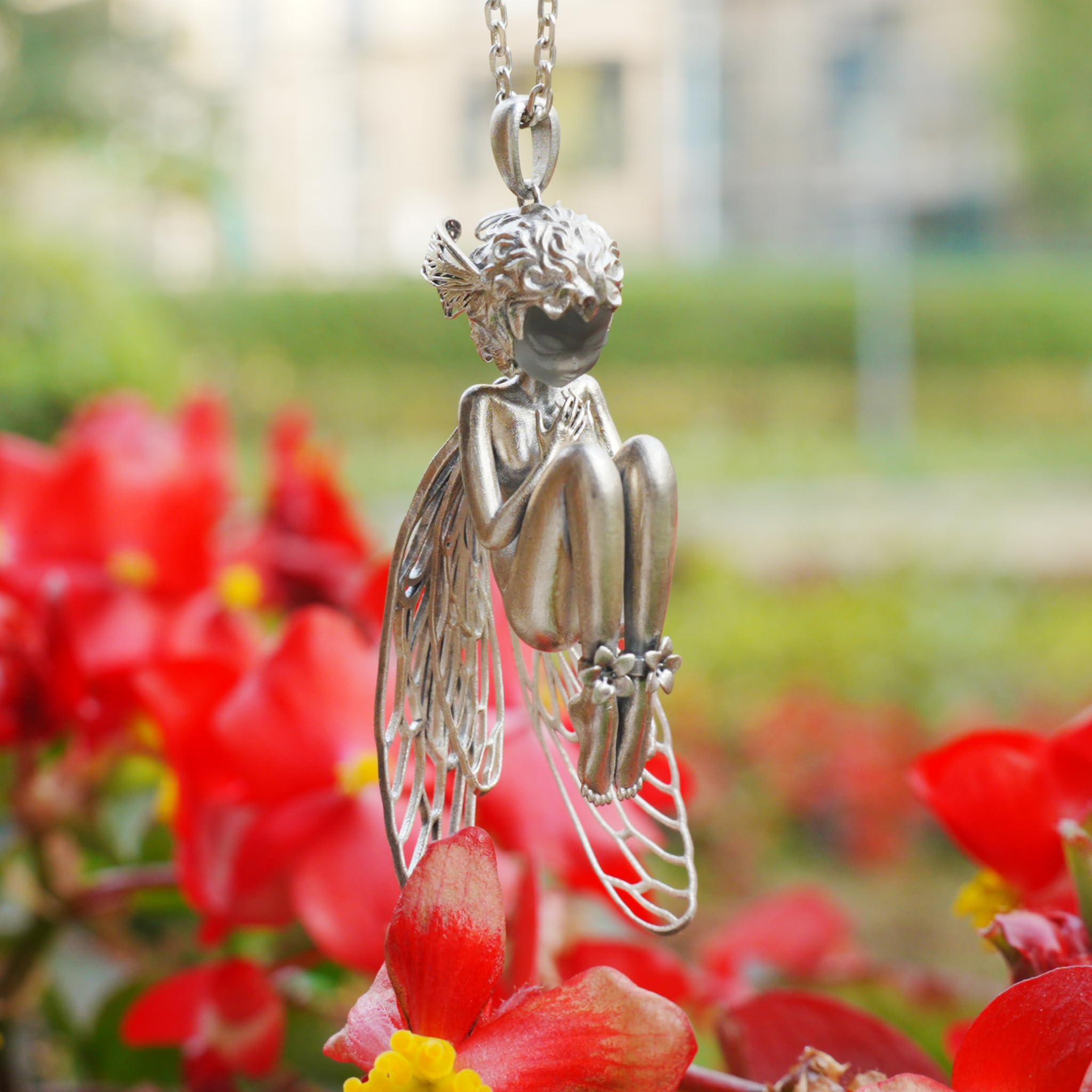 Generisch Handgefertigter Anhänger aus 925 Sterling Silber mit figurativ geschnitztem Bergkristall – Feenfigur mit Flügeln – Künstlerischer Talisman Schmuck für Damen und Herren