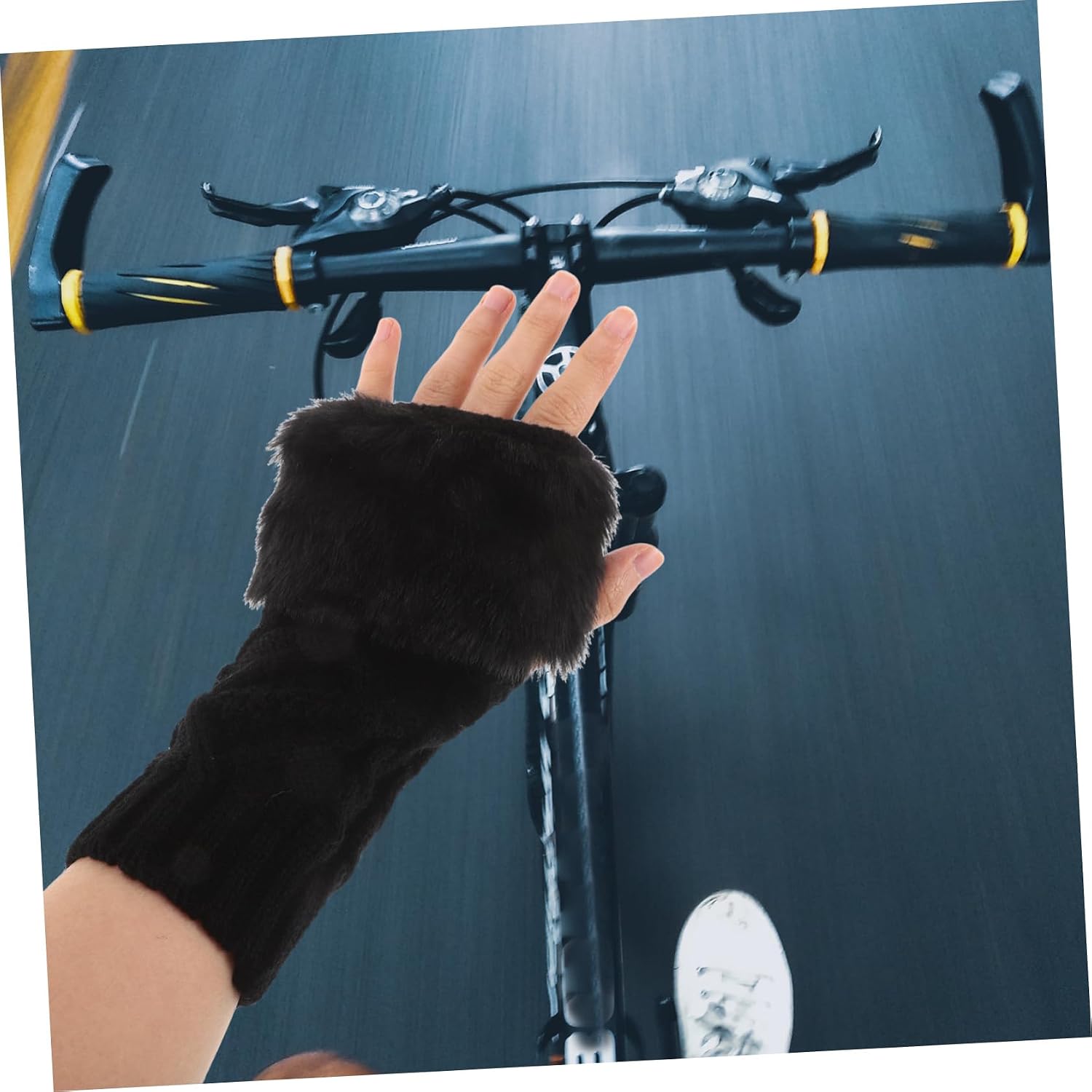 1pair Women Fingerless Gloves Short Knitted Arm Warmers Faux Fur Decorative Wrist Cuffs for Added Warmth and Comfort for Cold Weather Wear