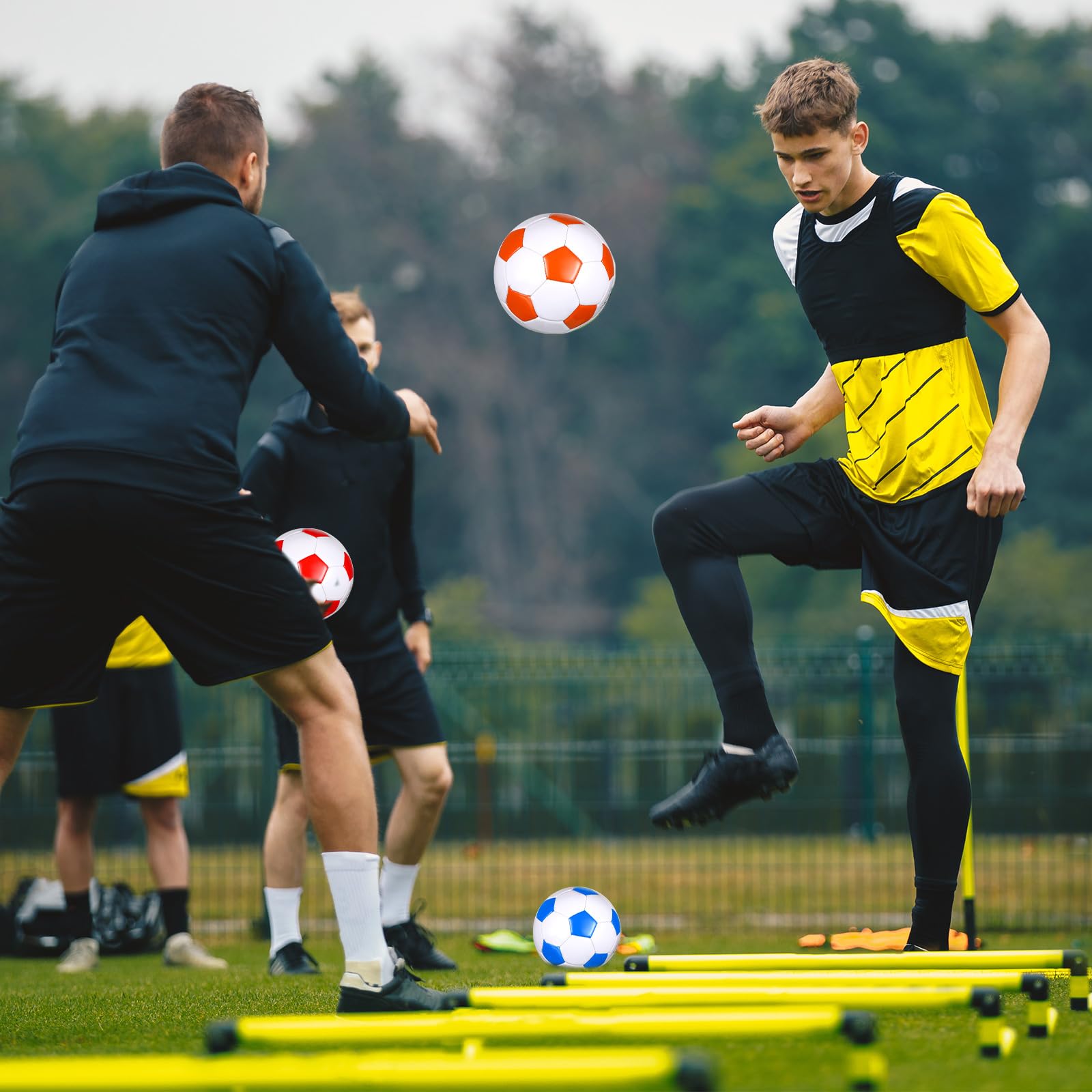 MiniInflat 12 balones de fútbol de tamaño a granel, 4 balones de fútbol con bomba, fútbol suave para exteriores e interiores, para entrenamiento deportivo, juego de práctica de regalo para jóvenes