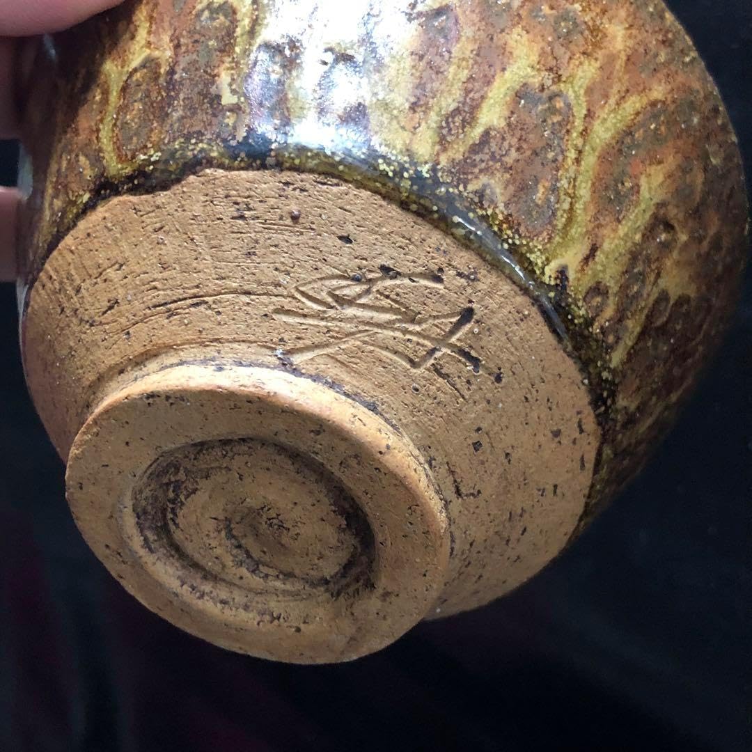 究極の美◇蔵から美しいマダラの荒々しい釉薬のかけられた抹茶茶碗が出