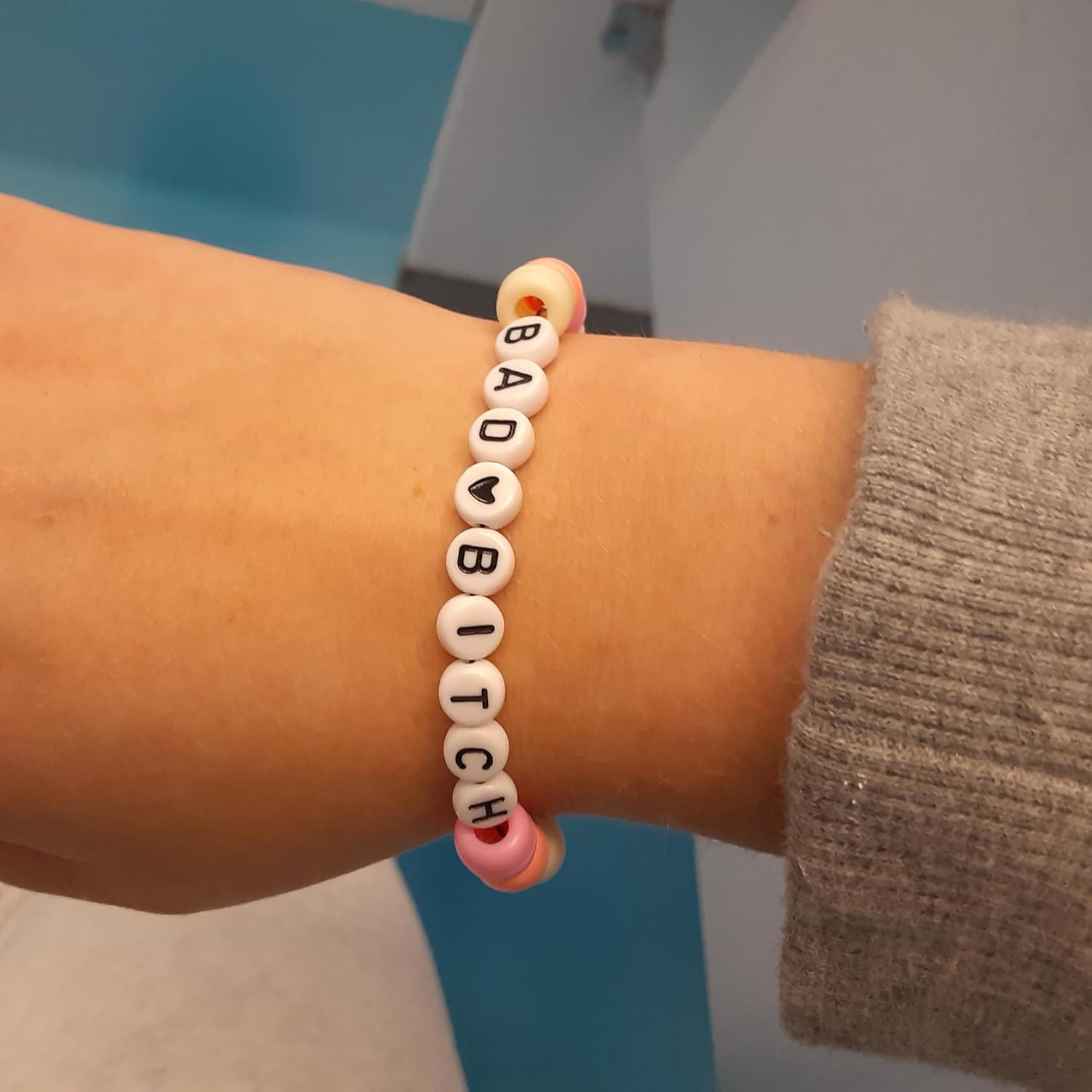 Letter Beads for Bracelets Making 200 Pcs 4x7mm Alphabet Beads for Bracelets Acrylic Beads for Jewelry Making Friendship Bracelet Letters for Crafts (E Black Letter Beads) - Image 4