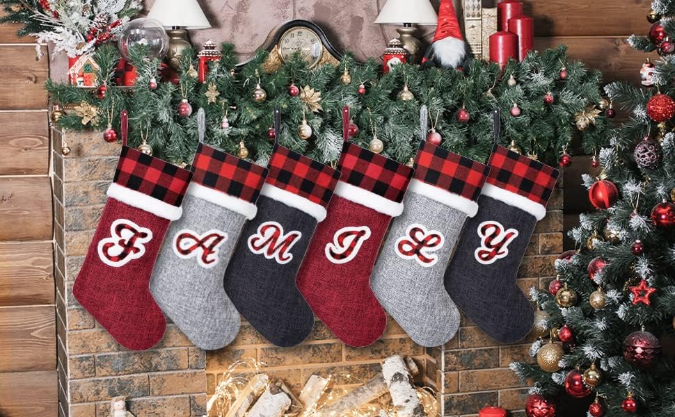 Miniatura 8 de Medias de Navidad con iniciales 2023, monograma personalizado, arpillera negra y roja, piel sintética suave, 20 pulgadas, bordado para decoraciones