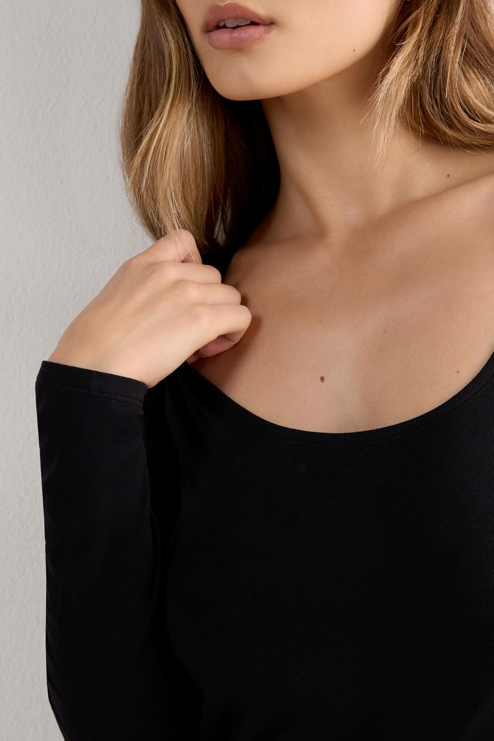 Intimissimi Woman's Long Sleeve Scoop Neck Top in Micro-Modal - Image 5