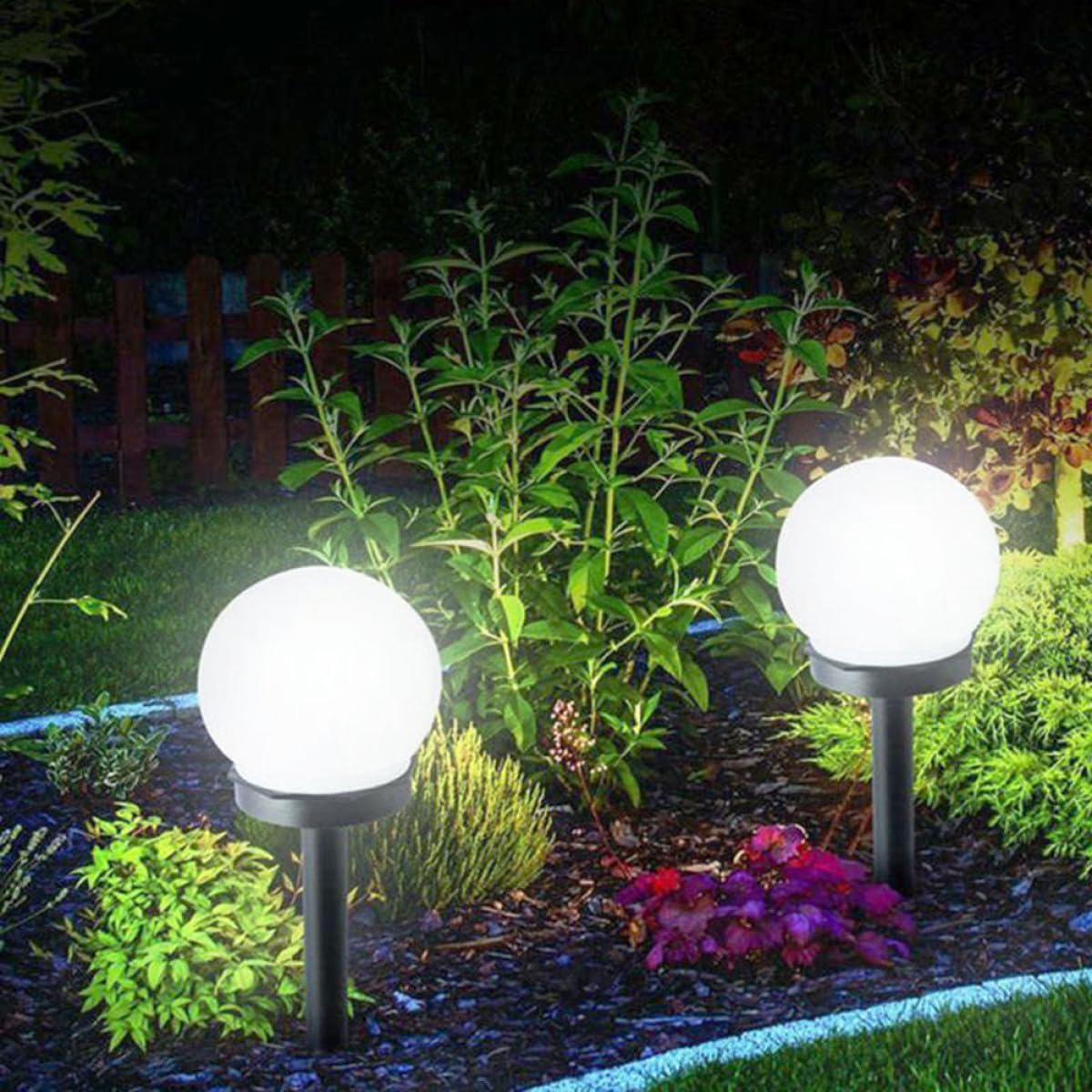 Abaodam Lampade LED Solari Resistenti da Esterno a Forma di Sfera, 4 Pezzi, Luce Bianca Sensore Crepuscolare, Perfette per Percorsi Esterni, Installazione Rapida