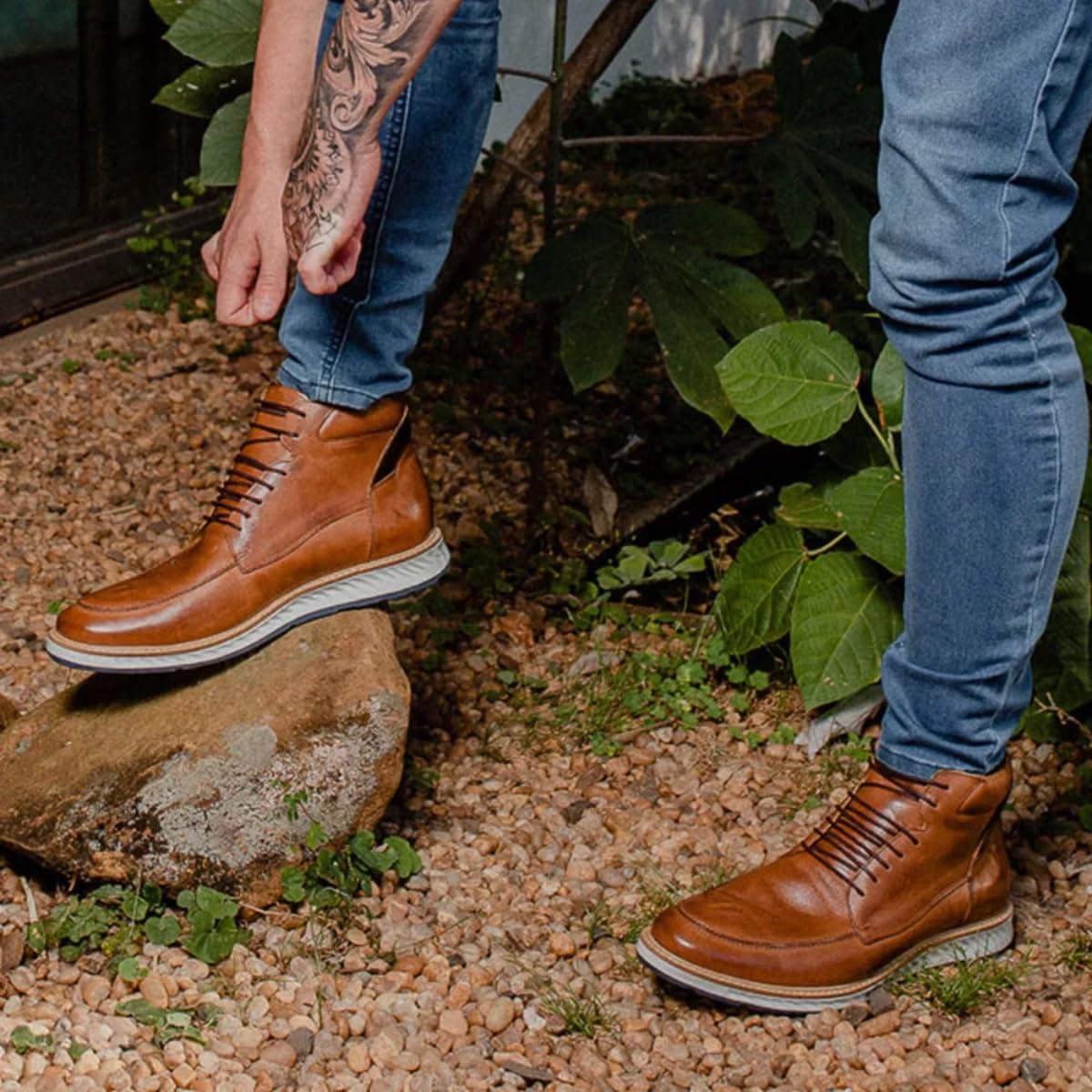 Bota Social Masculino Moc boots Elite Couro Premium Confort em promoção! Veja a oferta e mais achadinhos de Botas & Coturnos Masculinos 8 Hoje é o melhor dia para comprar Bota Social Masculino Moc boots Elite Couro Premium Confort com aquele preço maroto! Promoção! Aproveite a oferta! 8