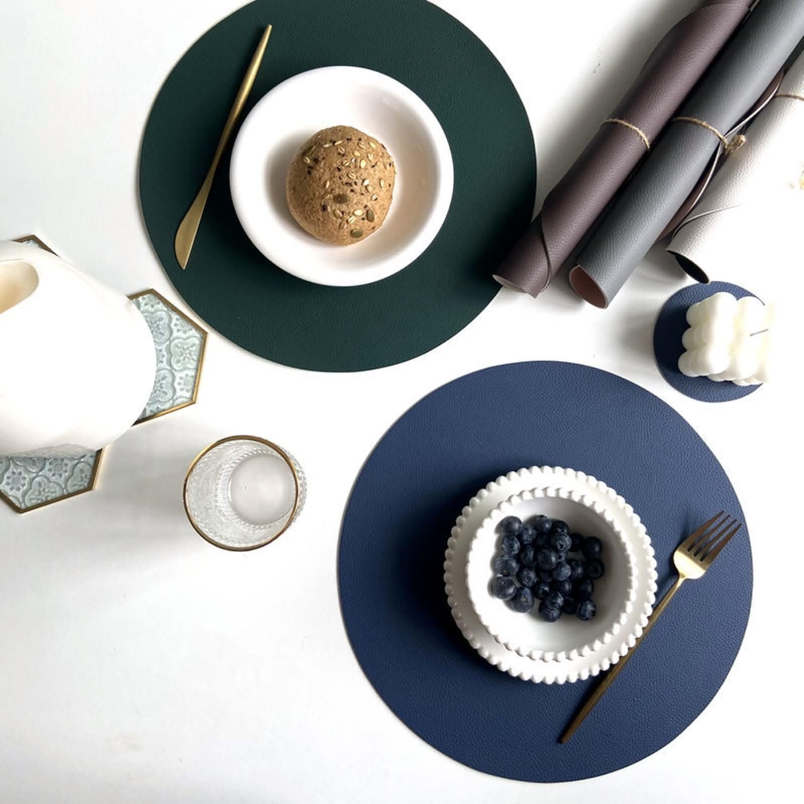 Napperon Table Salle à Manger 4 PCS, 32 CM Bleu Foncé Beige Placemats de Table Antidérapant Cuir, Couleur Unie avec Rond