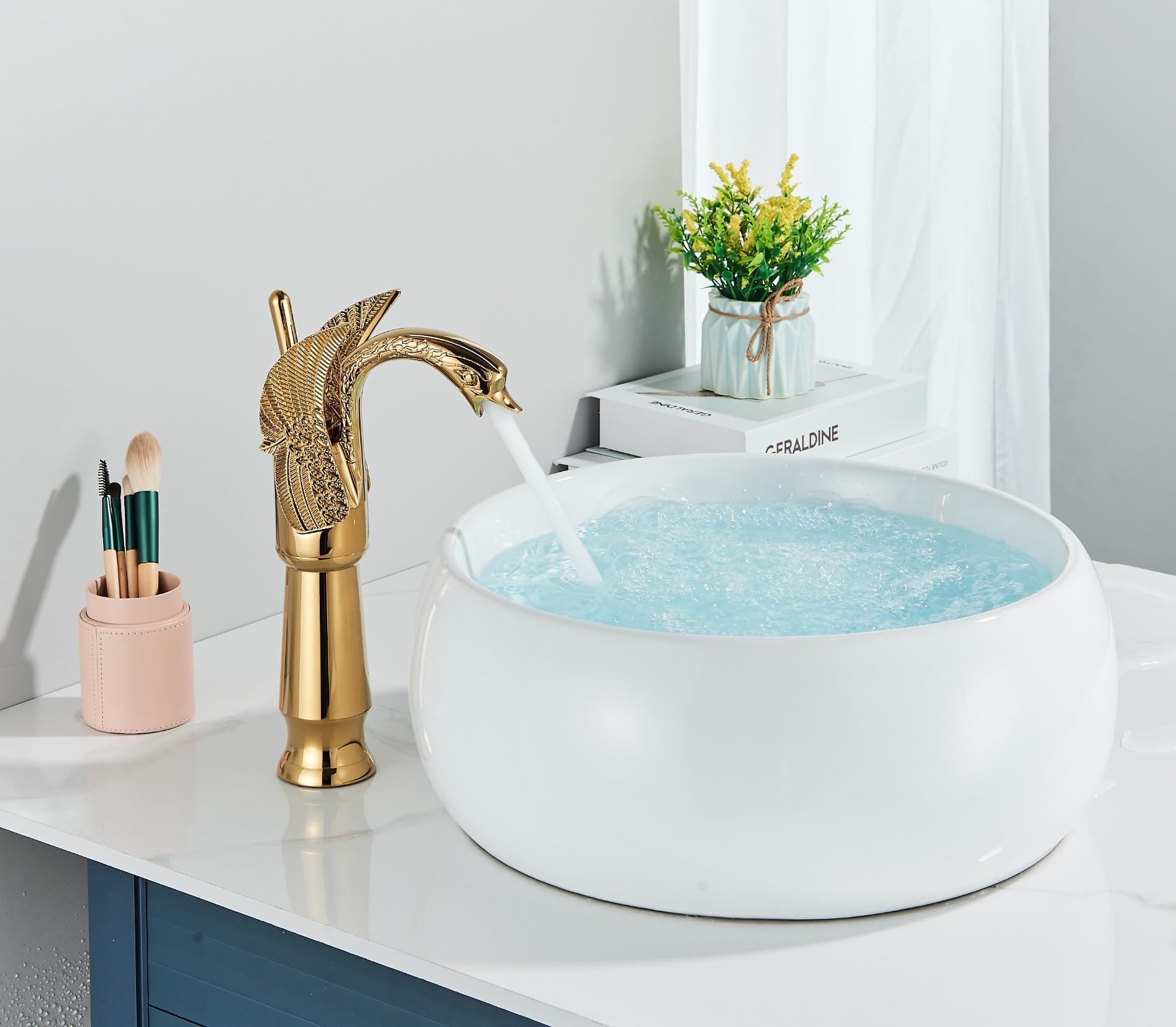 Ari Grifo de lavabo SWAN para lavabo, cuerpo de latón, válvula de cerámica, aireador integrado, montaje de un solo orificio, diseño cisne (dorado, alto)