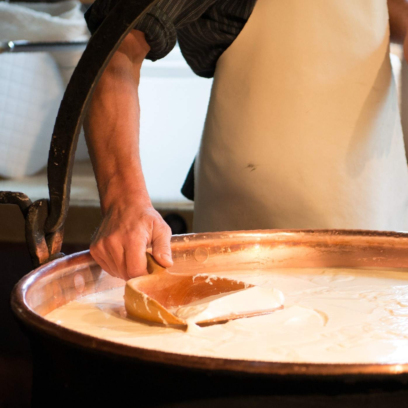 Käse Schweizer-Hartkäse Appenzeller AOC ca. 0,8 kg original Käse-Spezialität drei Monate mit Kräutersulz gepflegt natürlich würzig ohne künstliche Zusätze