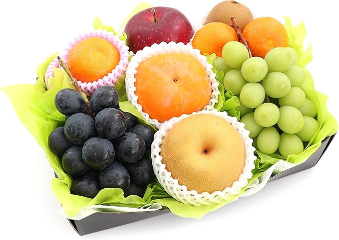 Amazon フルーツマイスター厳選 旬のフルーツギフトｃ おすすめ黒赤ぶどう 1房 キウイフルーツ 1個 シャインマスカット 1房 みかん 4個 りんご 1個 柿 1個 和梨 1個 果物ギフト 贈り物 お中元 誕生日 内祝 プレゼント 敬老の日 お歳暮 Rc アオキ 果物セット 通販