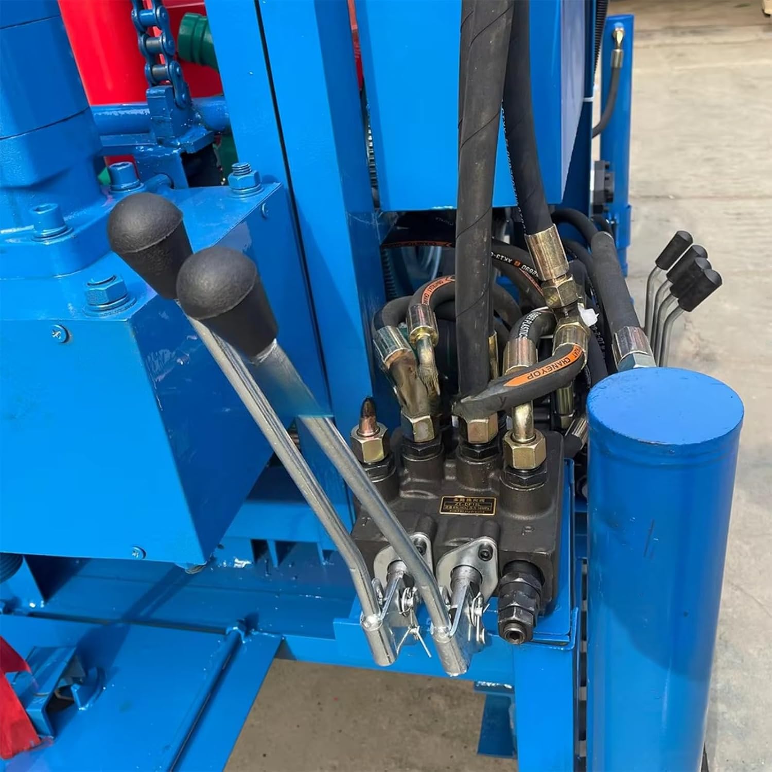 Multi-Purpose Portable Water Well Drilling Rig 200m Small Hydraulic Borehole Machine Mini Drill Rig for Water Wells & Geothermal Compact with Track - Easy Transport Setup for Remote Locations