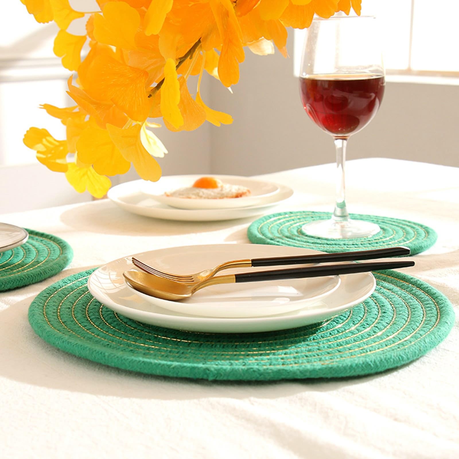 AMDXD Lot de 8 sets de table antidérapants en coton et lin - Vert/doré - Lavables - Ronds - Pour hôtel - 30 cm