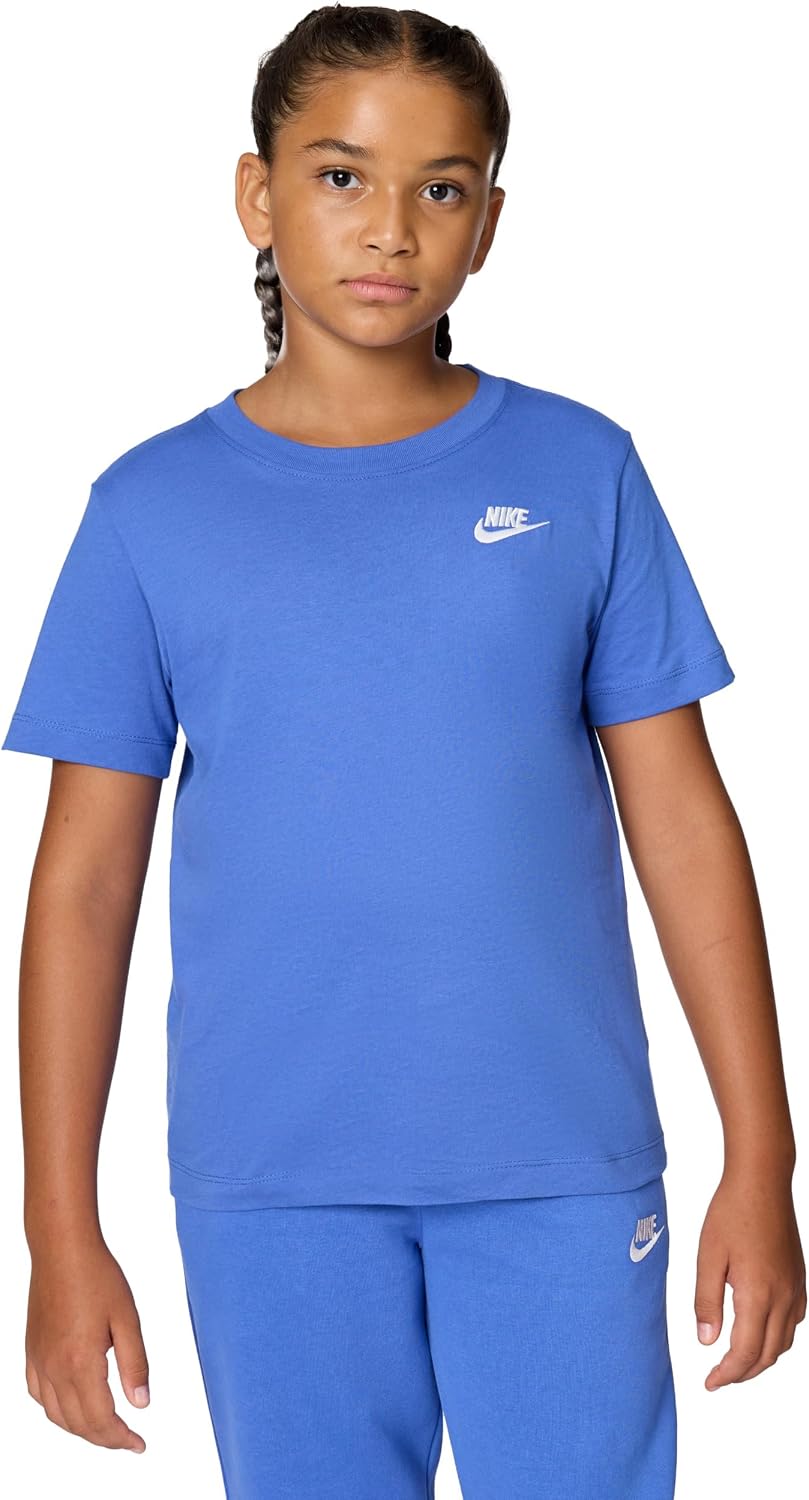 Nike Unisex Big Kids' Sportswear Embroidered NSW Club T-Shirt - Boys and Girls