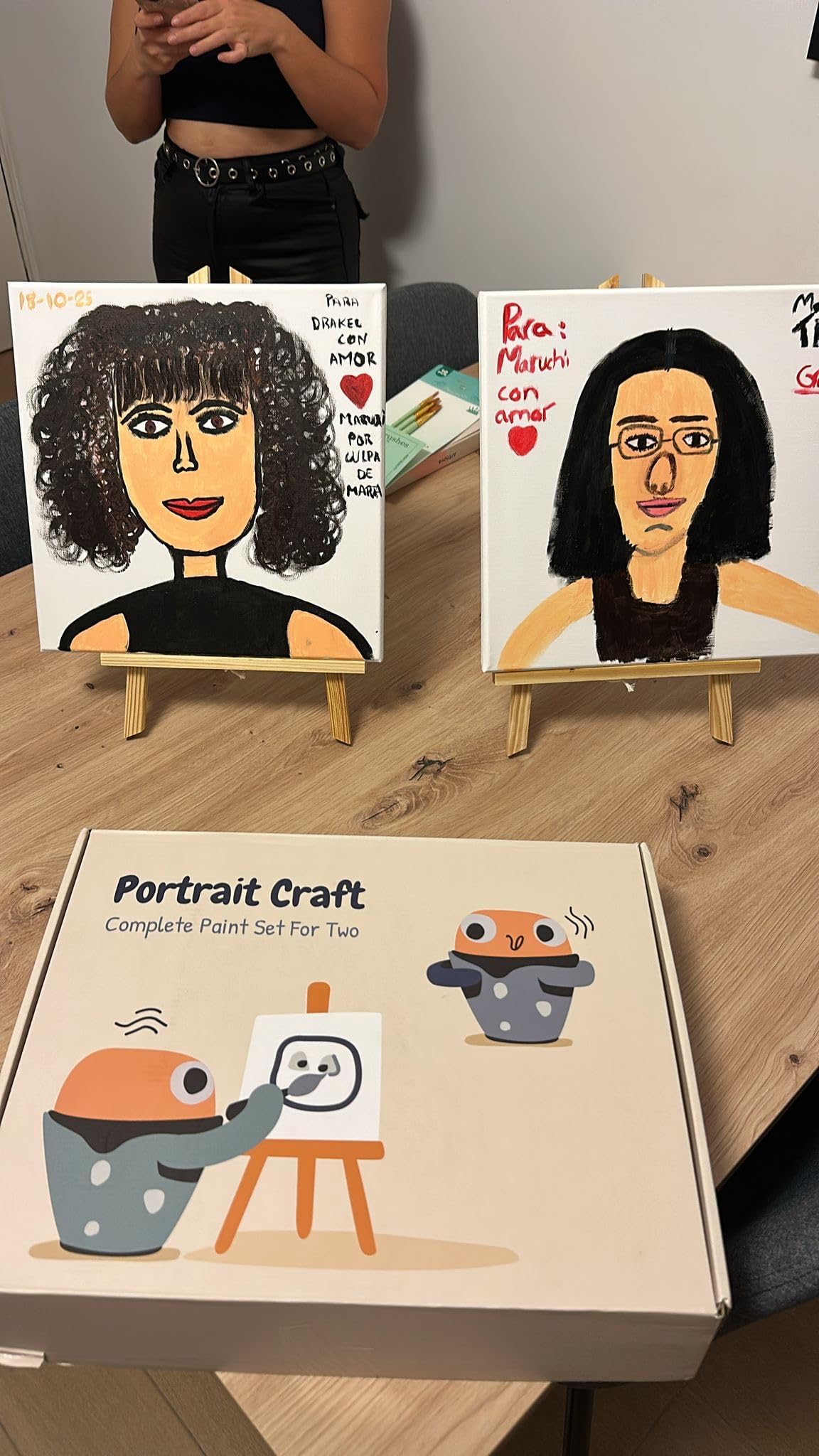 Artnova Malset für 2 Personen – DIY Set mit 2 Leinwänden, Staffeleien, Pinseln, Paletten, Acrylfarben und Anleitung, ideal für Porträts, kreatives Geschenk für Partner, Freunde oder Anfänger