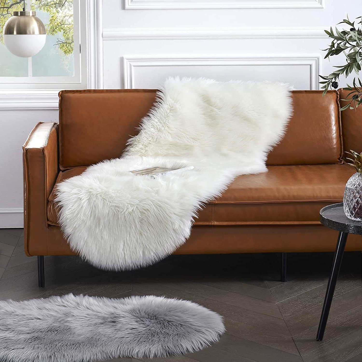Faux Lammfell Schaffell Teppich Kunstfell Dekofell in Super weich Lammfellimitat Longhair Fell Optik Nachahmung Wolle Bettvorleger Sofa Matte für Schlafzimmer Kinderzimmer