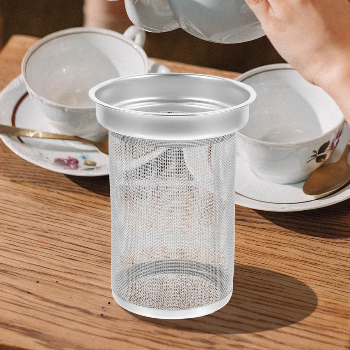 DOITOOL Filtre à Thé en Acier Inoxydable 7,4 X 6,7 Cm, Passoire Fine pour Théière, Infuseur à Thé en Vrac Réutilisable, Accessoire Cuisine pour Infusion Maison