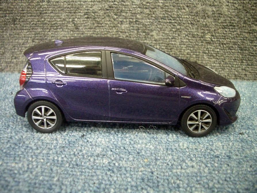 Amazon.co.jp: □□2209-T18 アクア AQUA 後期 ミニカー 1/30