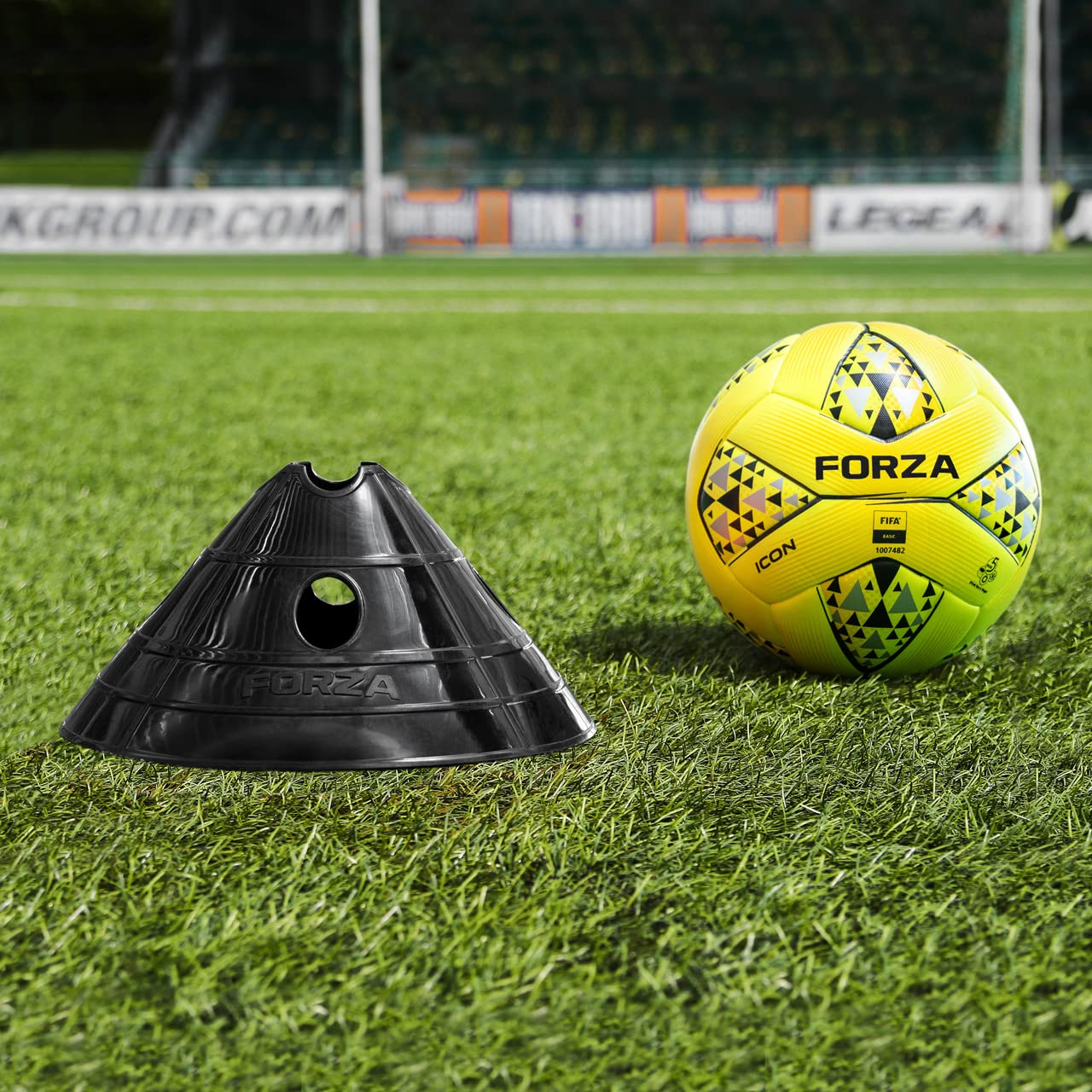 FORZA Dômes de Marqueur d'Entraînement SuperCone de Football [Paquet de 20] - Cônes Jumbo de 14 cm pour Exercices de Vitesse et d'Agilité - 8 Options de Couleurs
