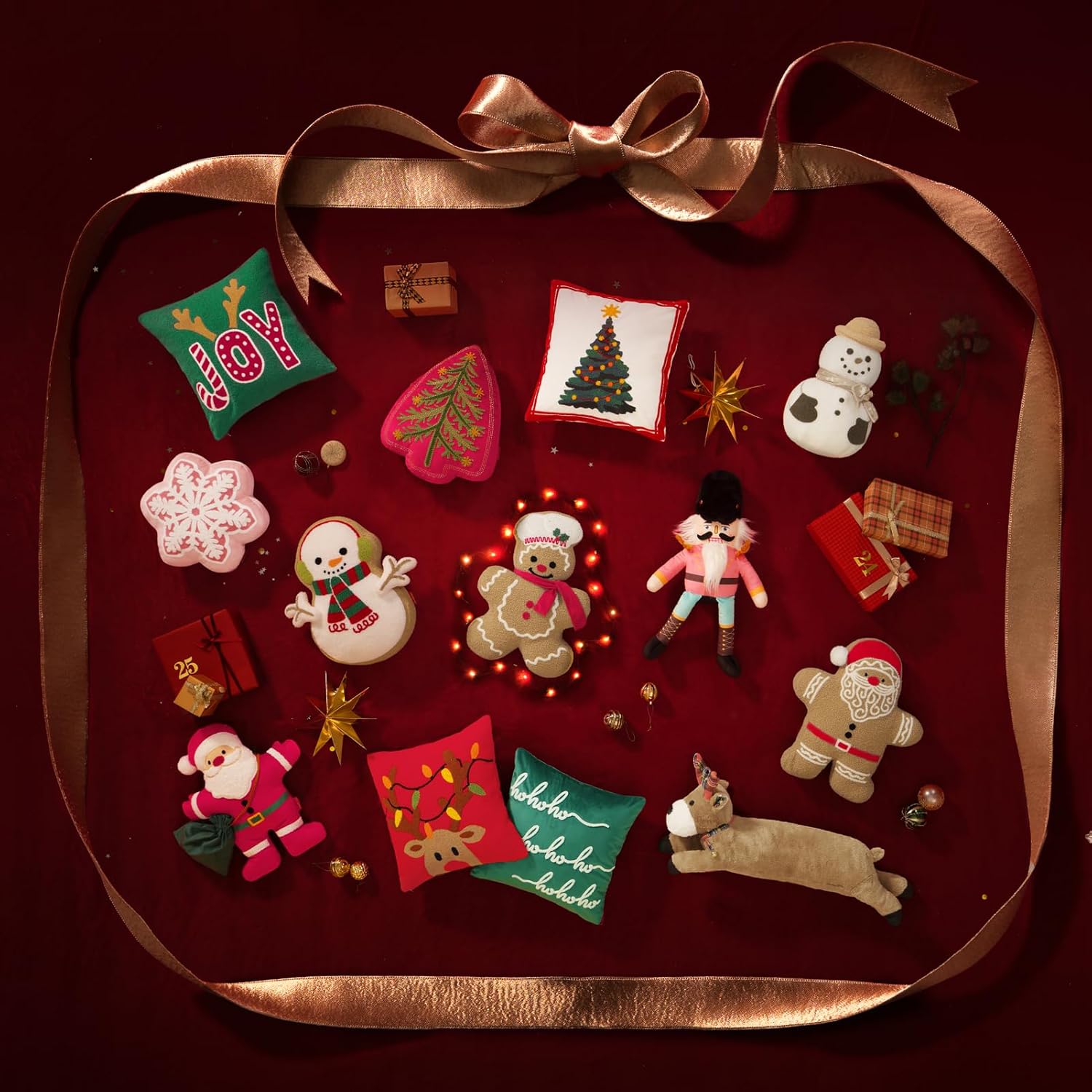 Phantoscope Pack of 4 Christmas Throw Pillow Covers, Plush Sherpa Fleece Reindeer Cushion Soft Velvet Xmas Tree Decorative Pillows for Couch, Green and Red, 18 x 18 inch