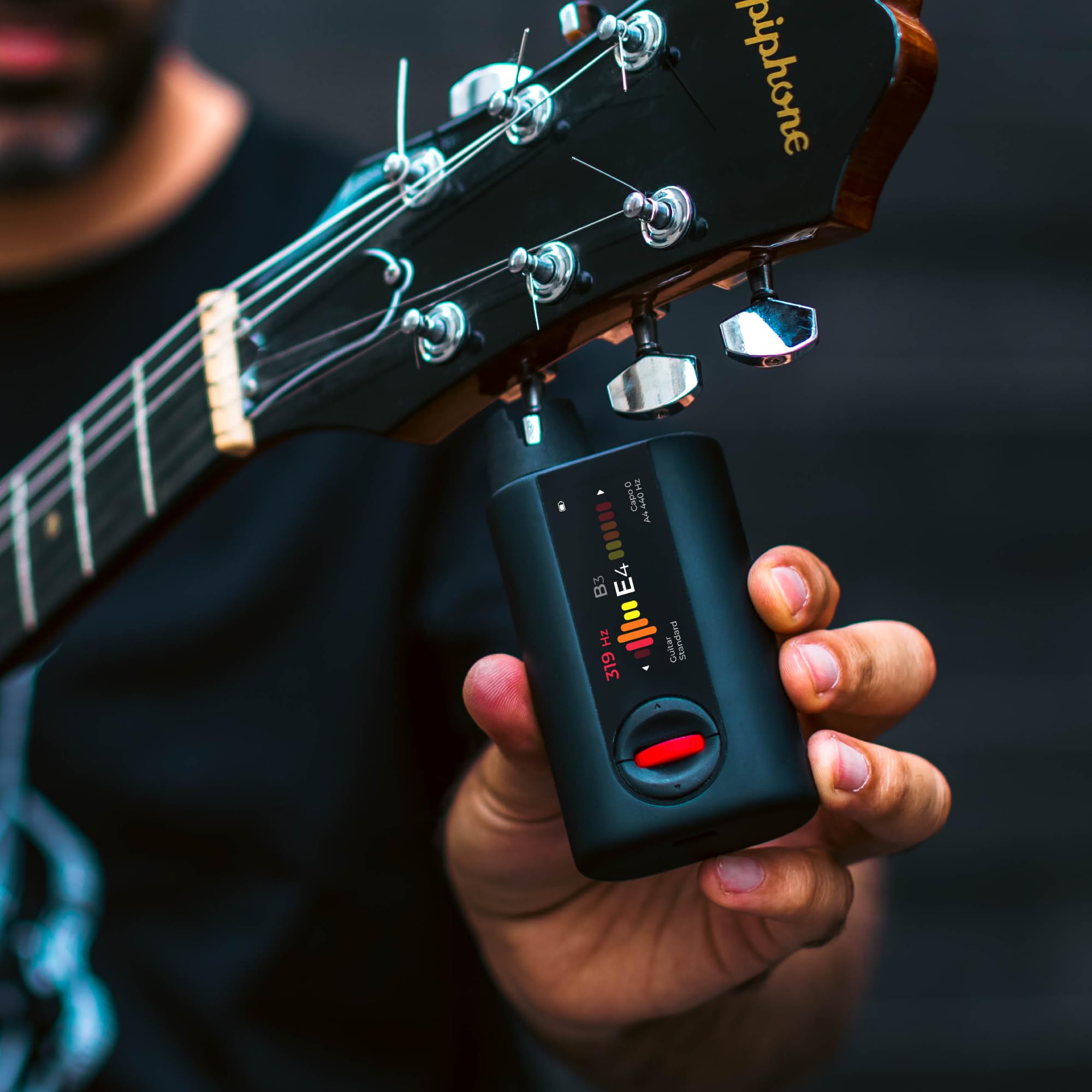 Roadie 4 accordatore automatico per chitarra e ukulele. Accordatura rapida e precisa con metronomo integrato. Per chitarre acustiche, elettriche, 12 corde, banjo e mandolino. 150 accordature