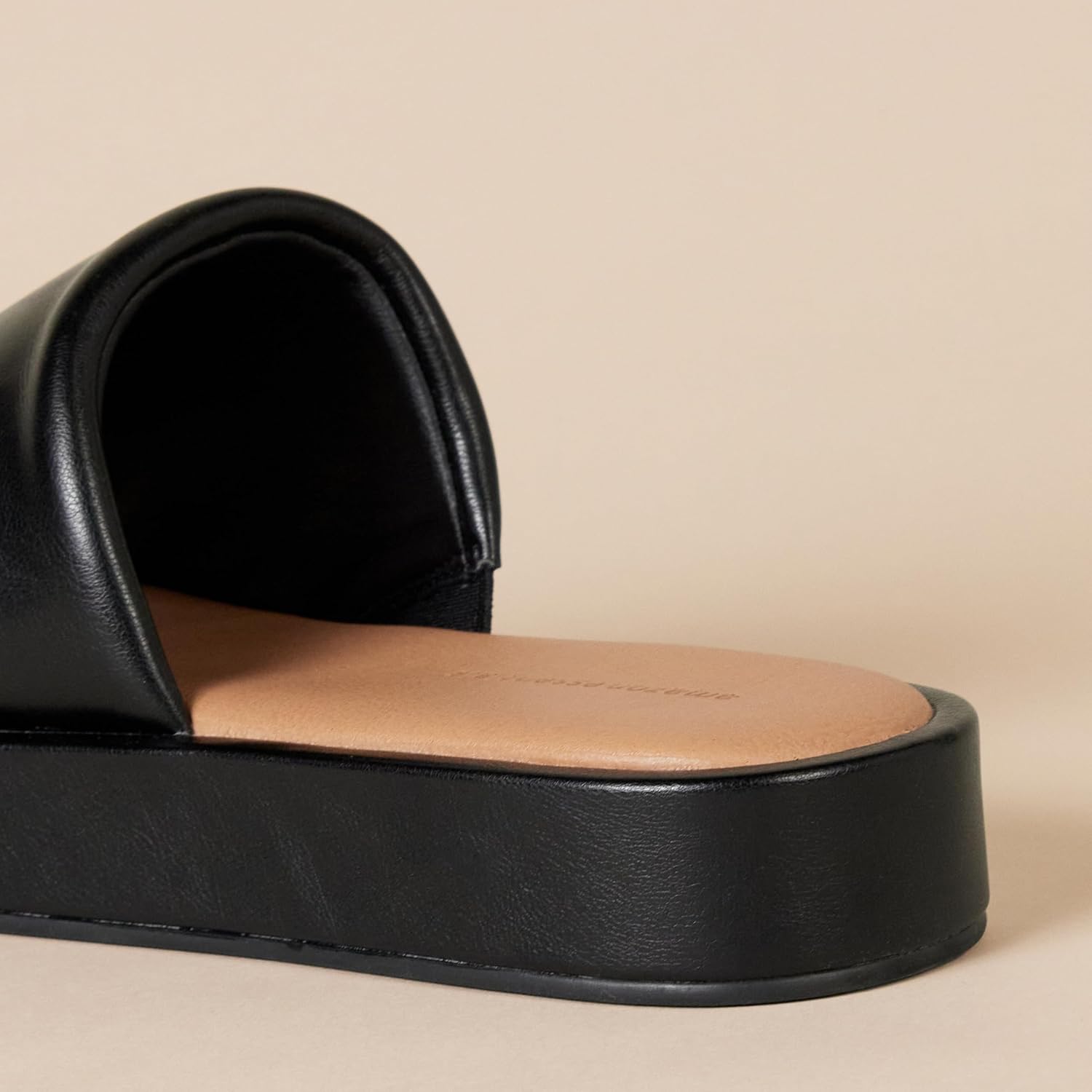 Amazon Essentials Women's Slide Flatform Sandal - Image 6