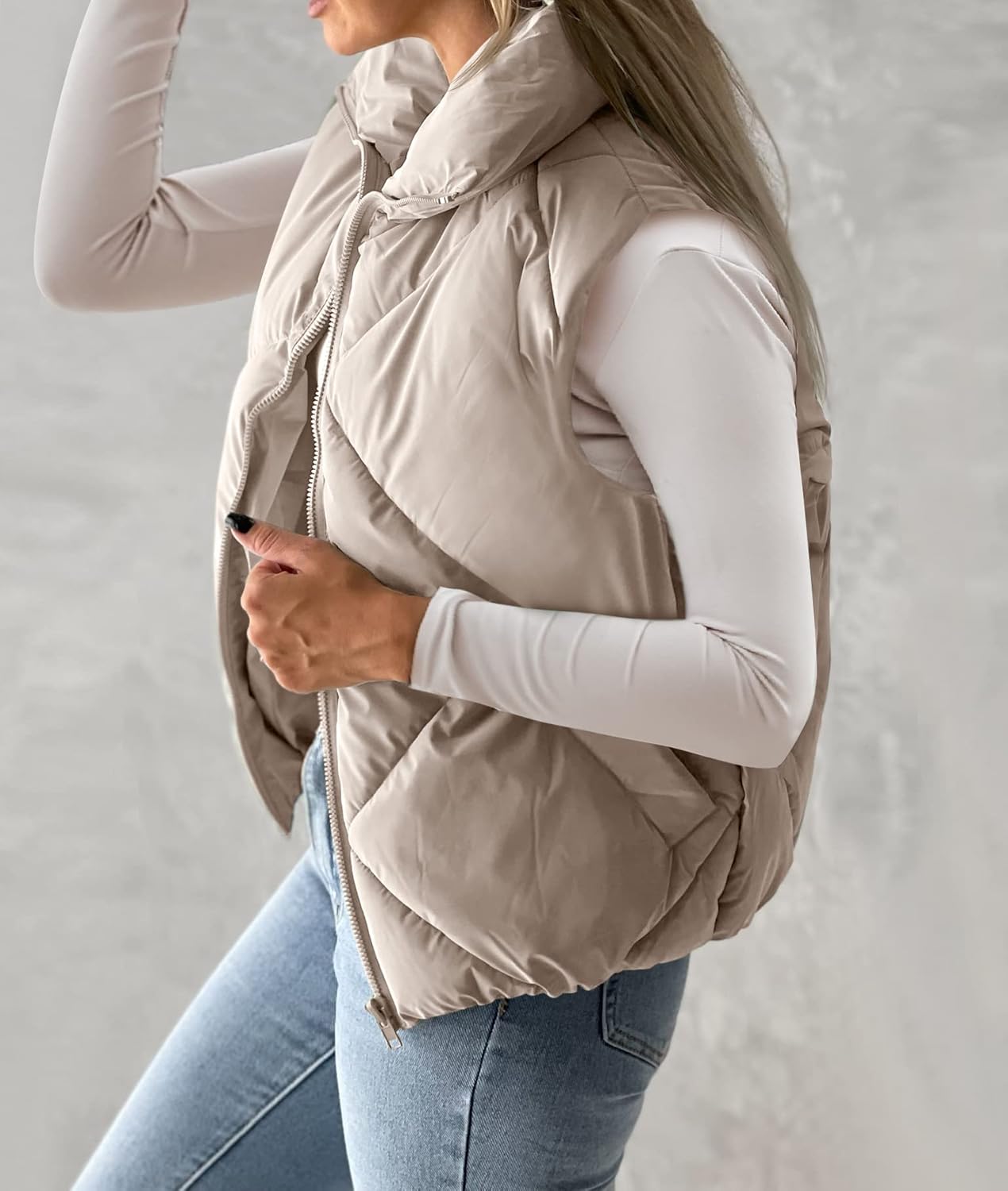 Newffr Women's Quilted Puffer Vest Sleeveless Lightweight Zip Up Jacket Winter Warm Coat Outerwear - Image 3