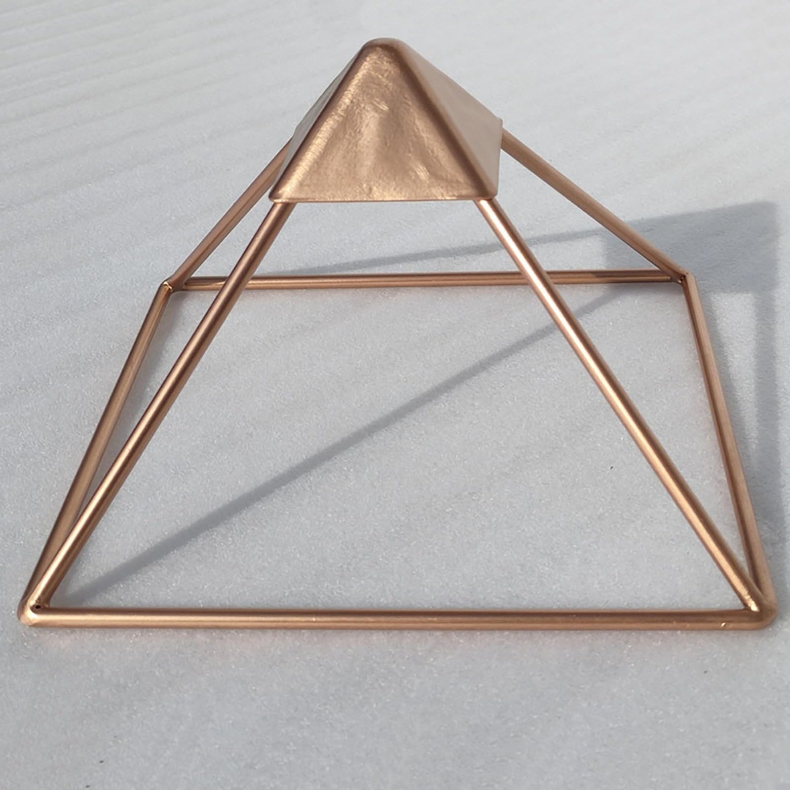 Piramide in Rame Puro con Copertura Traspirante e Sfera con Gancio – Piramide per Meditazione, Mindfulness, Yoga, Decorazione Feng Shui e Carica dei Cristalli