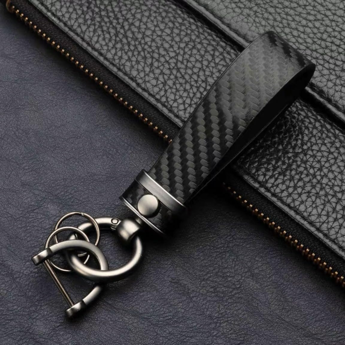1 PC Carbon Fiber Style Car Keyring - Black Leather Keychain with 360° Rotating Anti-Lost D-Ring - Detachable Key Holder for Men and Women — view 3