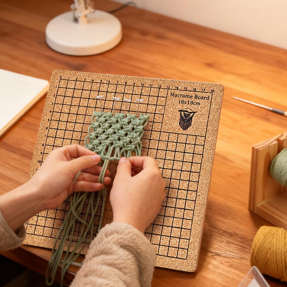 Lavagna macramè con penne, 18 x 18 cm, tavola da progetto macramè double face con griglia, tavola intrecciata portatile con istruzioni, tavola macramè riutilizzabile e penne per intrecciare