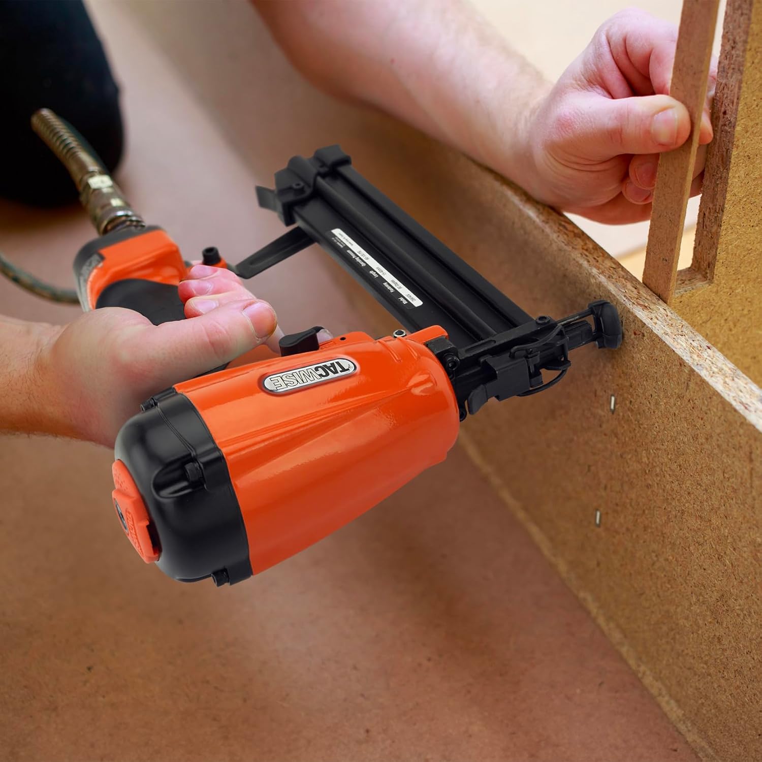 Tacwise D9040V Narrow Crown Air Stapler, Uses Type 90/15-40 mm Staples