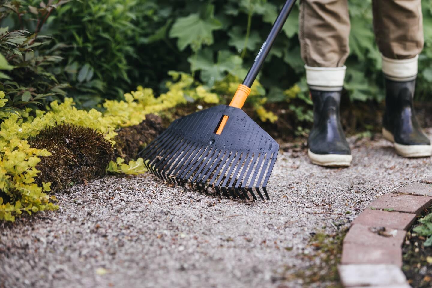 Fiskars Manche pour balais et râteaux de jardin Fiskars Solid, Longueur : 157,5 cm, Aluminium, Noir/Orange, Solid, 1014913