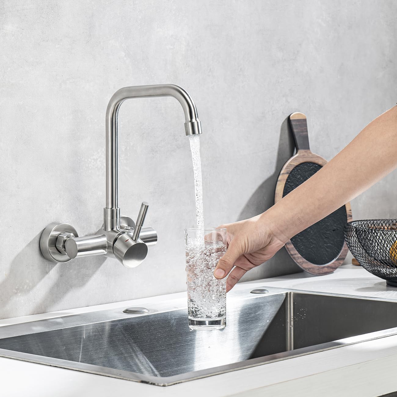 ONECE Grifo Cocina en la Pared 11 cm Distancia Entre Orificios de Montaje, Grifería a Muro Rotación de 360​°, Mezclador Monomando de Fregadero Acero Inoxidable 304, Aireador Extraíble