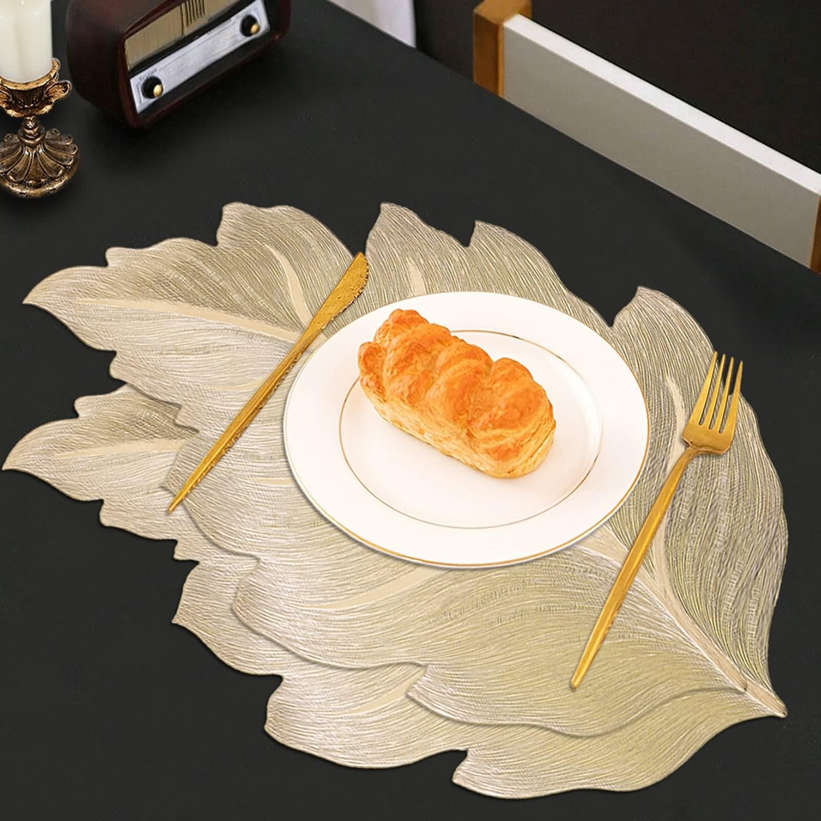 Gold Placemats, Set de Table Lavable Hiver Lot de 10 Motif de Feuilles Luxueuses PVC Dessous de Table 32x50cm