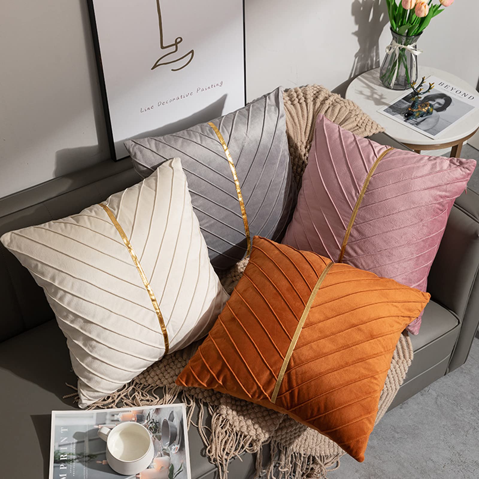 Cuscini arancione velluto per la decorazione della casa