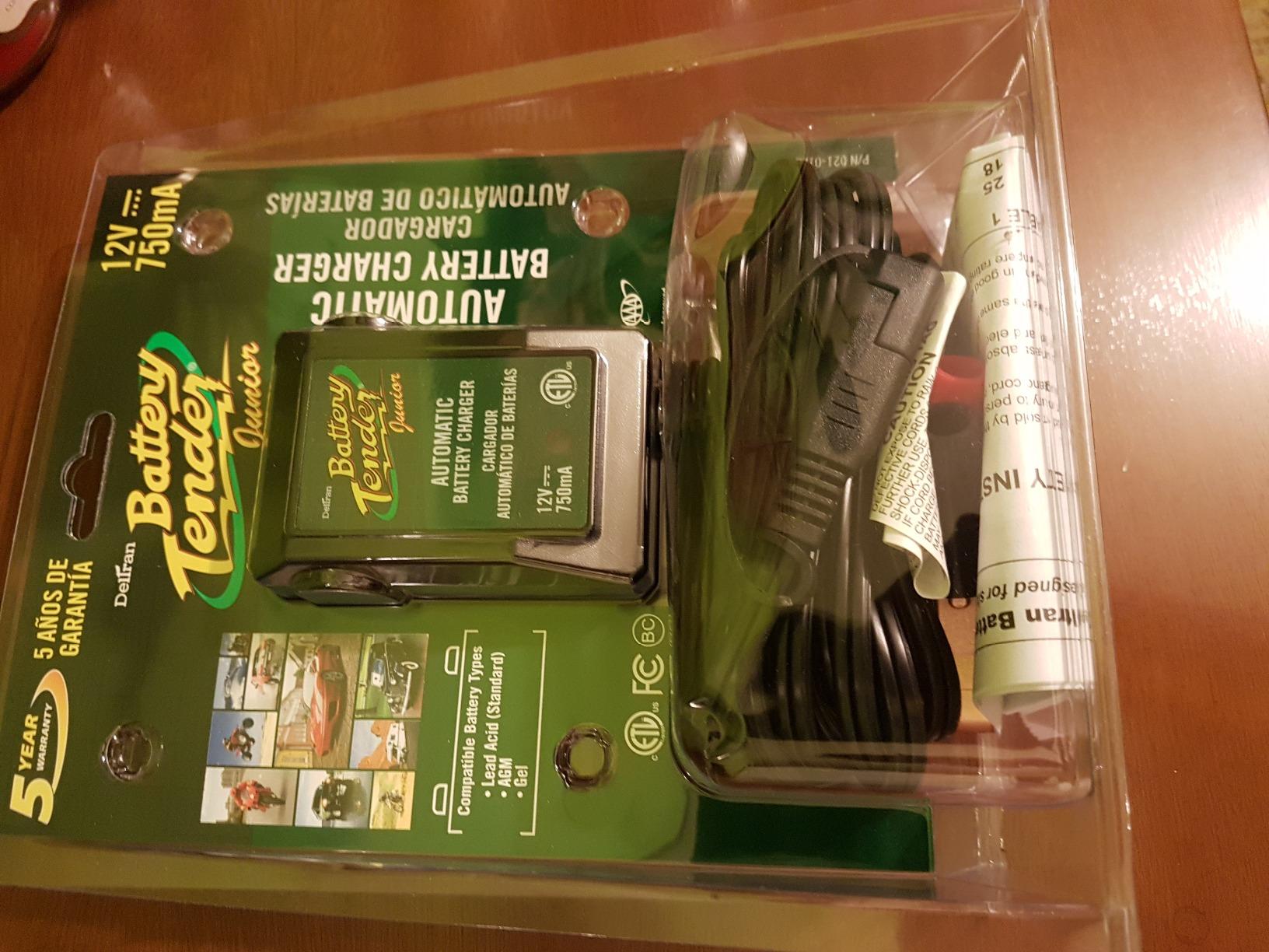 Battery Tender Junior 12 V, 750 mA Cargador y Mantenedor Cargador de