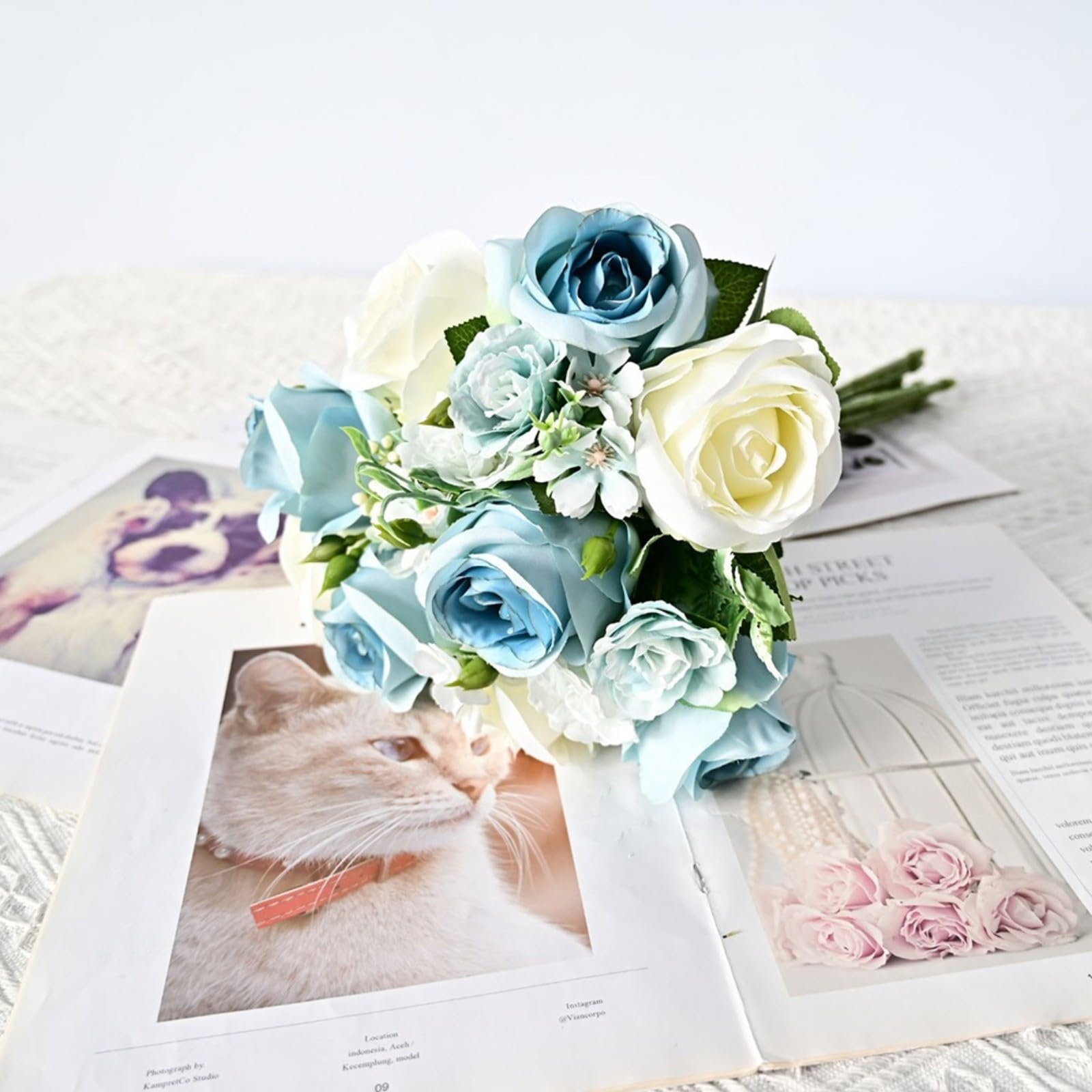 Fleurs sans entretien : bouquet de roses en soie bleues 45 cm à 9 têtes toujours fraîches