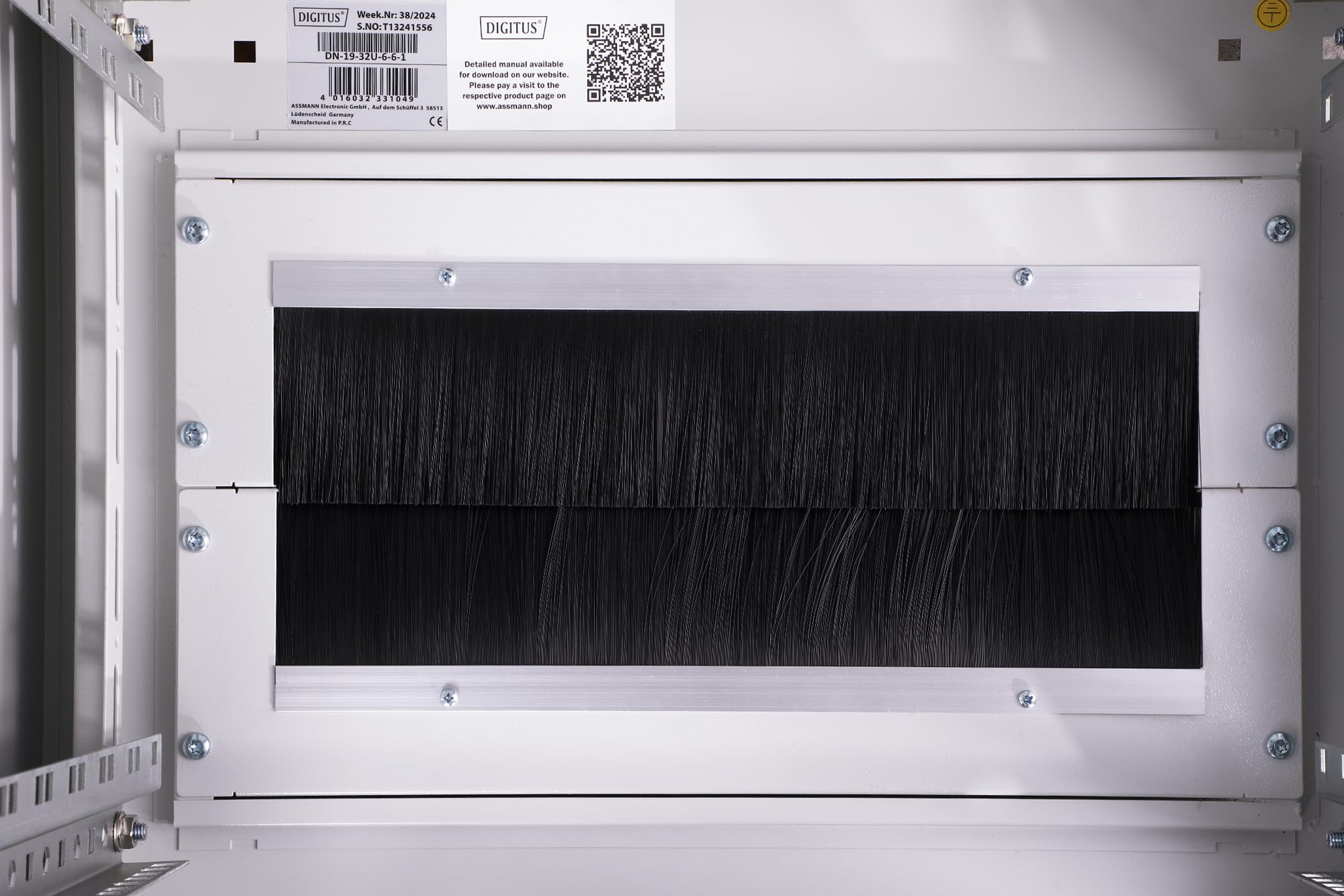 DIGITUS Armadio di rete – Rack da 19 pollici – 32U – 60x60 cm – Profondità utile 54,3 cm – Portata 1200 kg – Autoportante – Porta in vetro – Grado di protezione IP20 – Serie Unique – Grigio