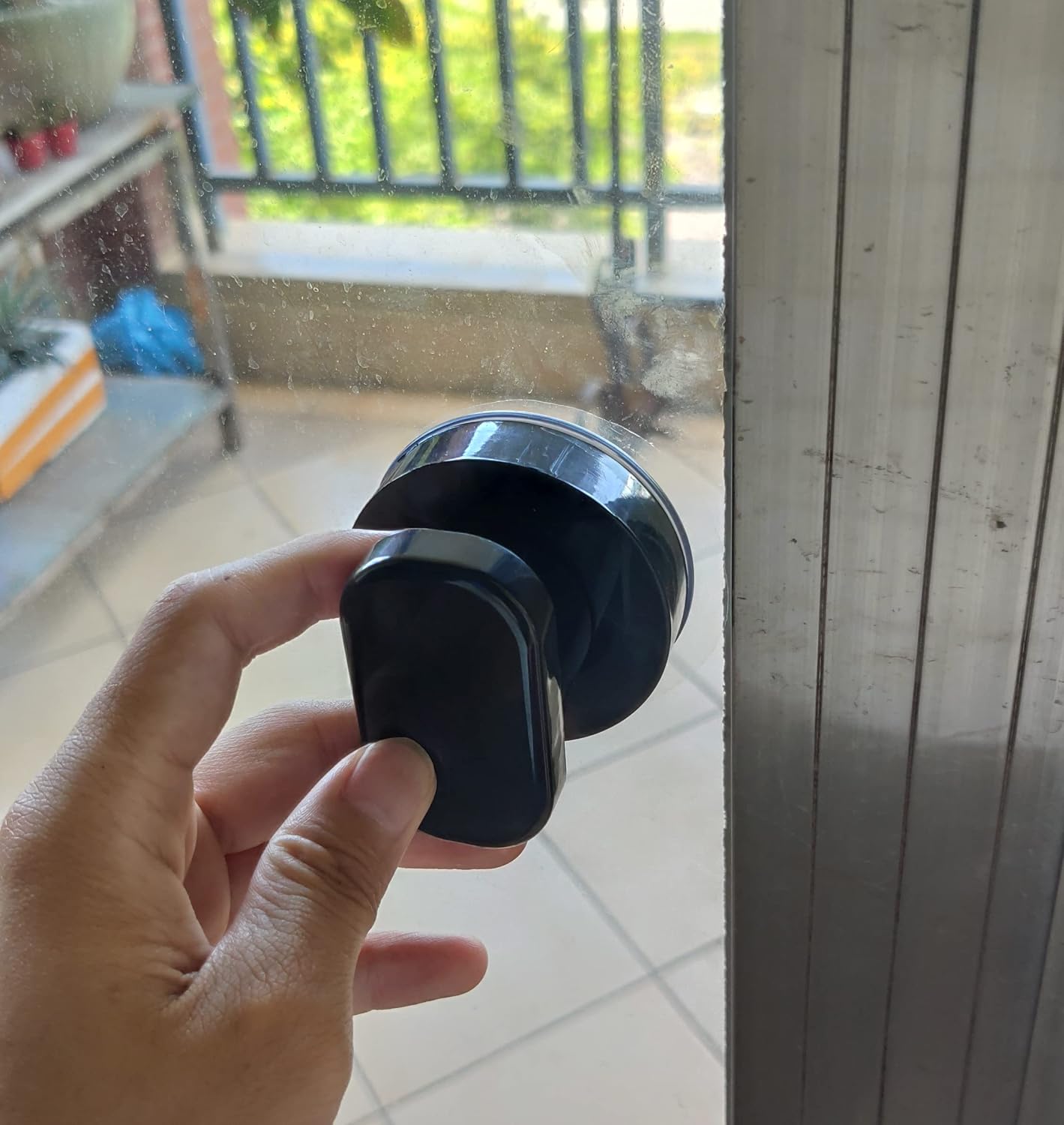 Renyqatt Small Handle for Glass Door and Window, Suction Cup Handles for Sliding Doors, Non-Marking Drawer Grab Bars Cabinet Pulls, Bathroom and Toilet Lid Handle (Black)
