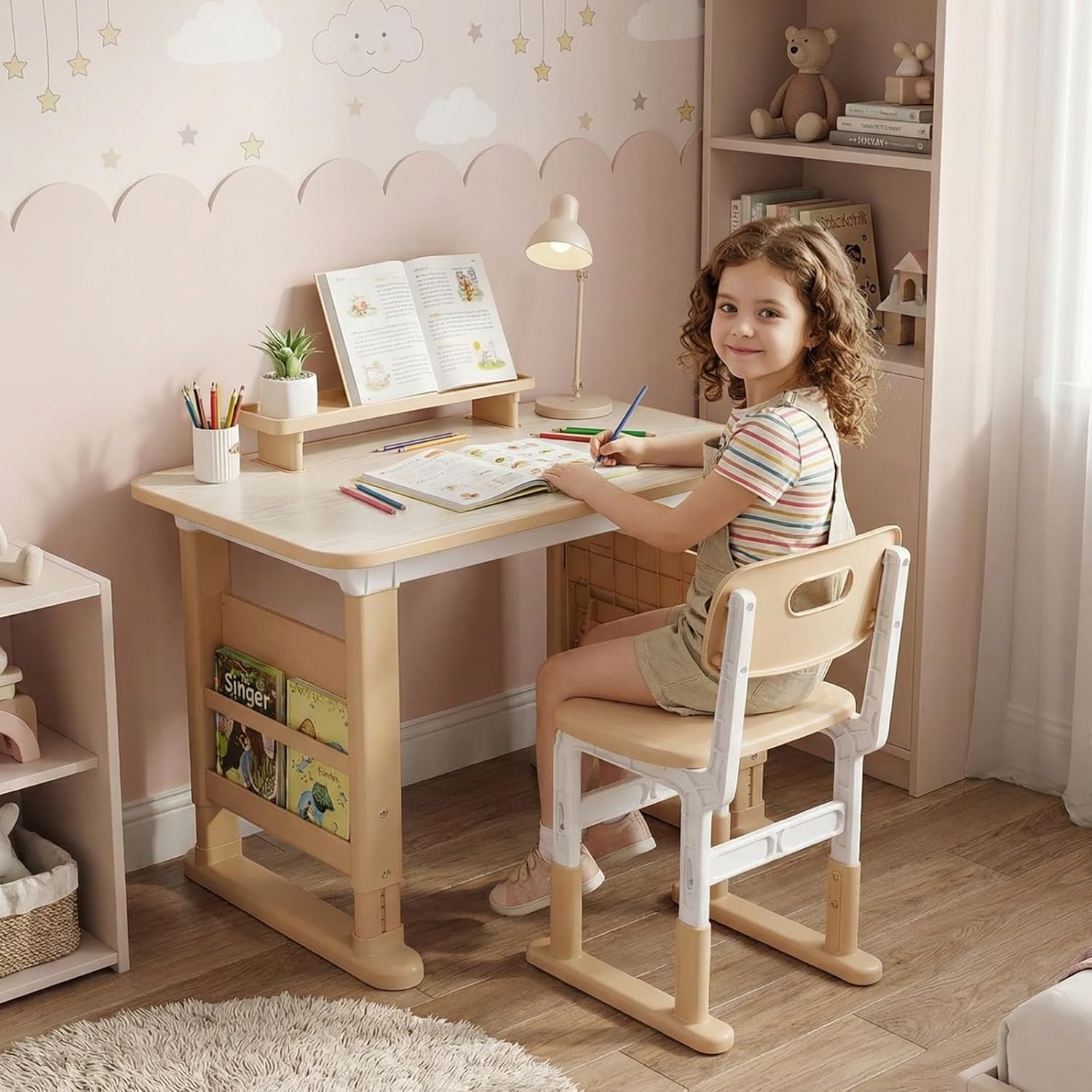MAMIZO Höhenverstellbarer Kinderschreibtisch mit Stuhl Set, Schreibtisch Kinder mit Seiten-Bücherregal & Ablagekasten, Graffiti-Tisch von 3-12 Jahren, Ideal für Kinderzimmer & Arbeitszimmer (Gelb)