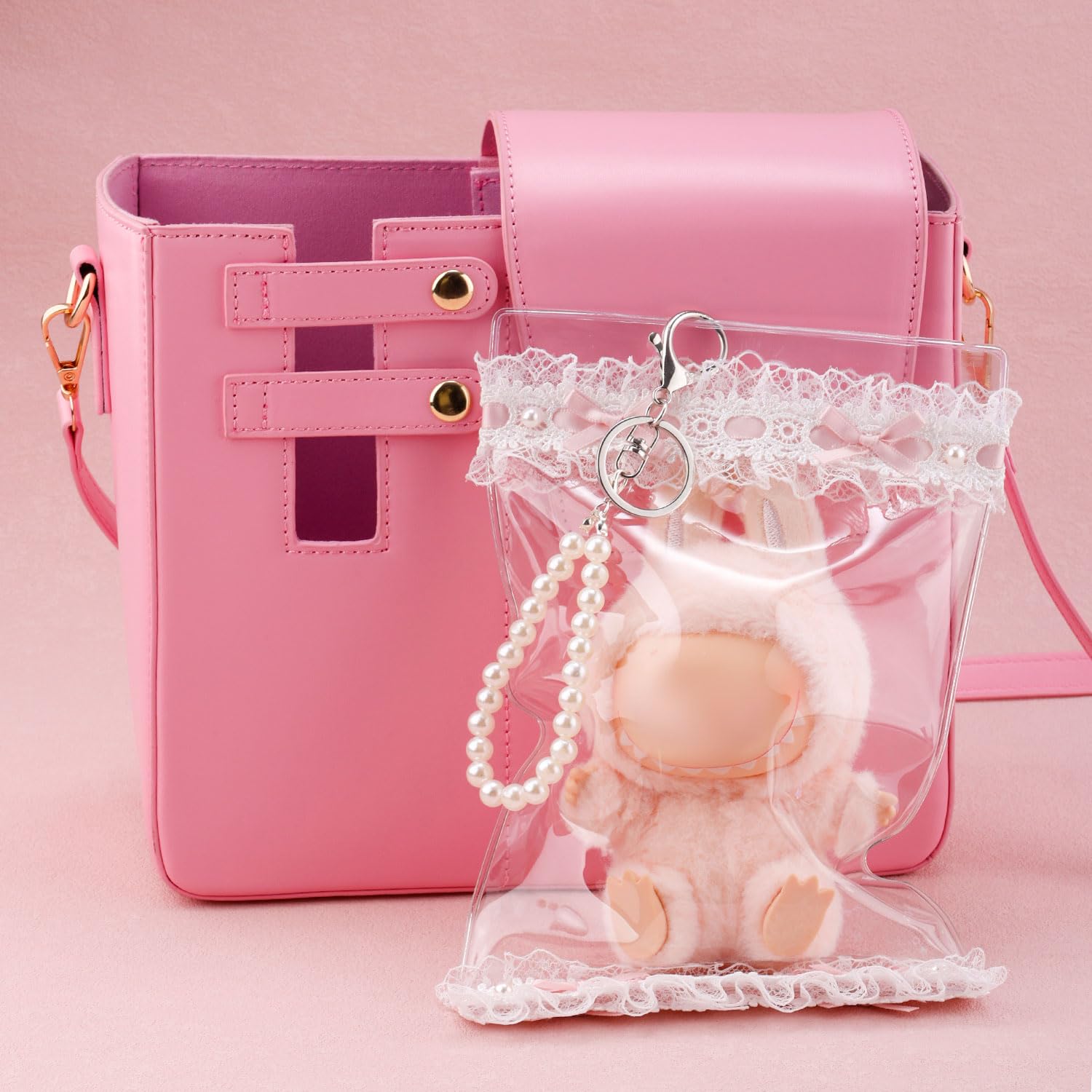 Tinoaly Étui Transparent Pour Poupée Peluche 15 Cm – Sac De Rangement Bandoulière Portable Avec Fenêtre Vitrine, Porte-Clés Et Corde Fleur (Rose)