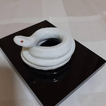 白蛇　財運　金運　白ヘビ Amazon.co.jp: 金運財運 白蛇 白ヘビ とぐろ巻き 守り神 : おもちゃ