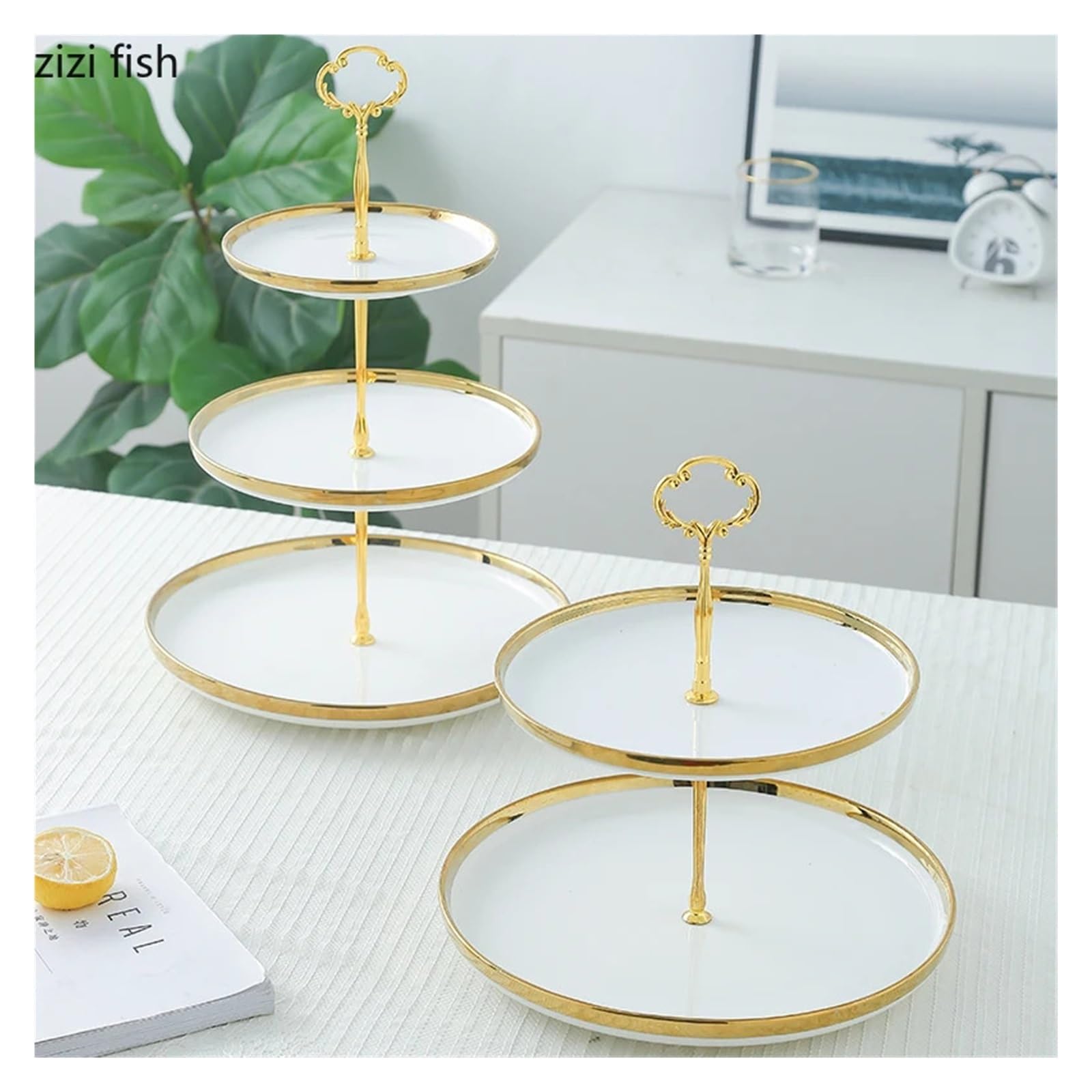 Soporte for pasteles de varios niveles con borde de oro blanco