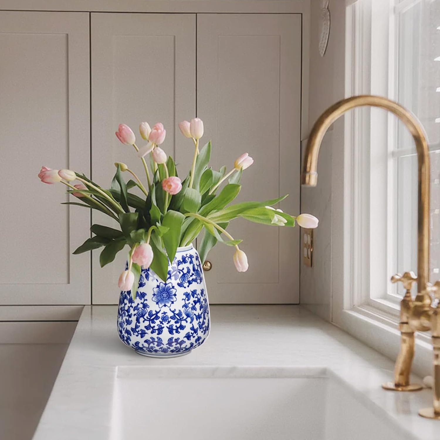 Hollyone Blue and White Porcelain Vase Chinoiserie Floral Vase Large Vintage Tall Blue Ceramic Vase for Home Mantle Shelf Living Room Table Centerpieces Decor, 7 Inch