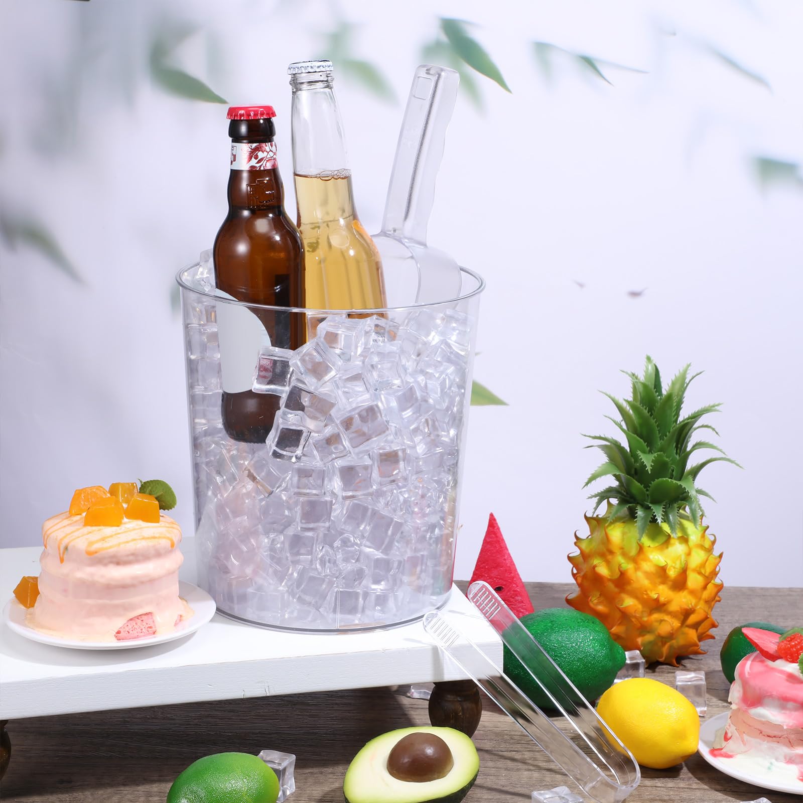 18 cubos de hielo de plástico para fiestas, enfriador de botellas de vino transparente de 5 litros con asas, tina redonda para bebidas con cuchara de hielo de plástico y pinzas de plástico para 5
