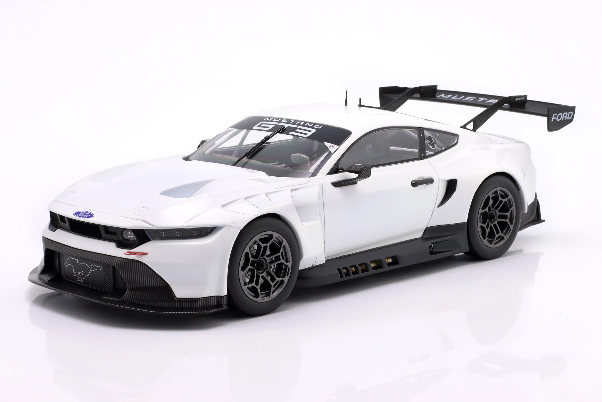 OPO 10 Modellino di Auto Compatibile con Ford Mustang GT3 Racing Spec Plain Body Version 2024 Bianco Scala 1/18 IXO LM24WHT