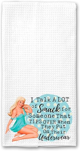 I Talk a Lot of Smack for Someone who Tips Over Put in their Underwear Funny Vintage 1950's Housewife Pin-up Girl Waffle Weave Toalla de microfibra