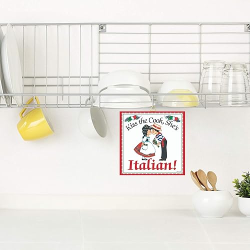 Miniatura 3 de "Kiss The Cook, She's Italian" - Azulejo decorativo para pared, idea de regalo italiano