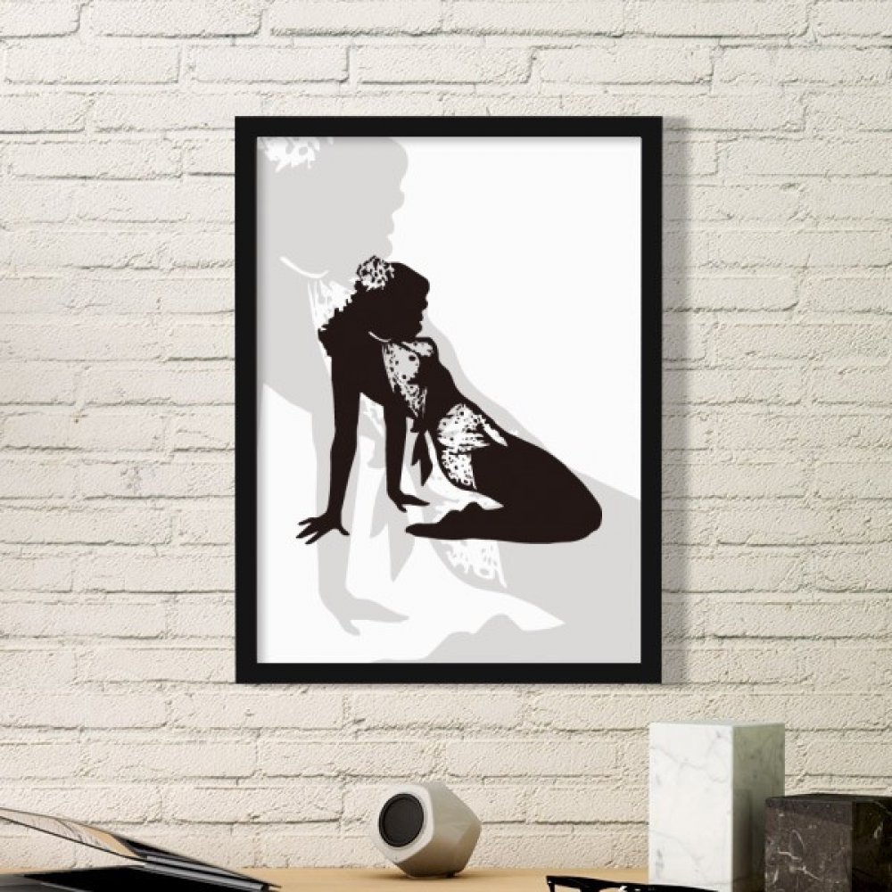 Art peinture d'uniformes hot femme fille sur cadre rond noir en bois de style moderne