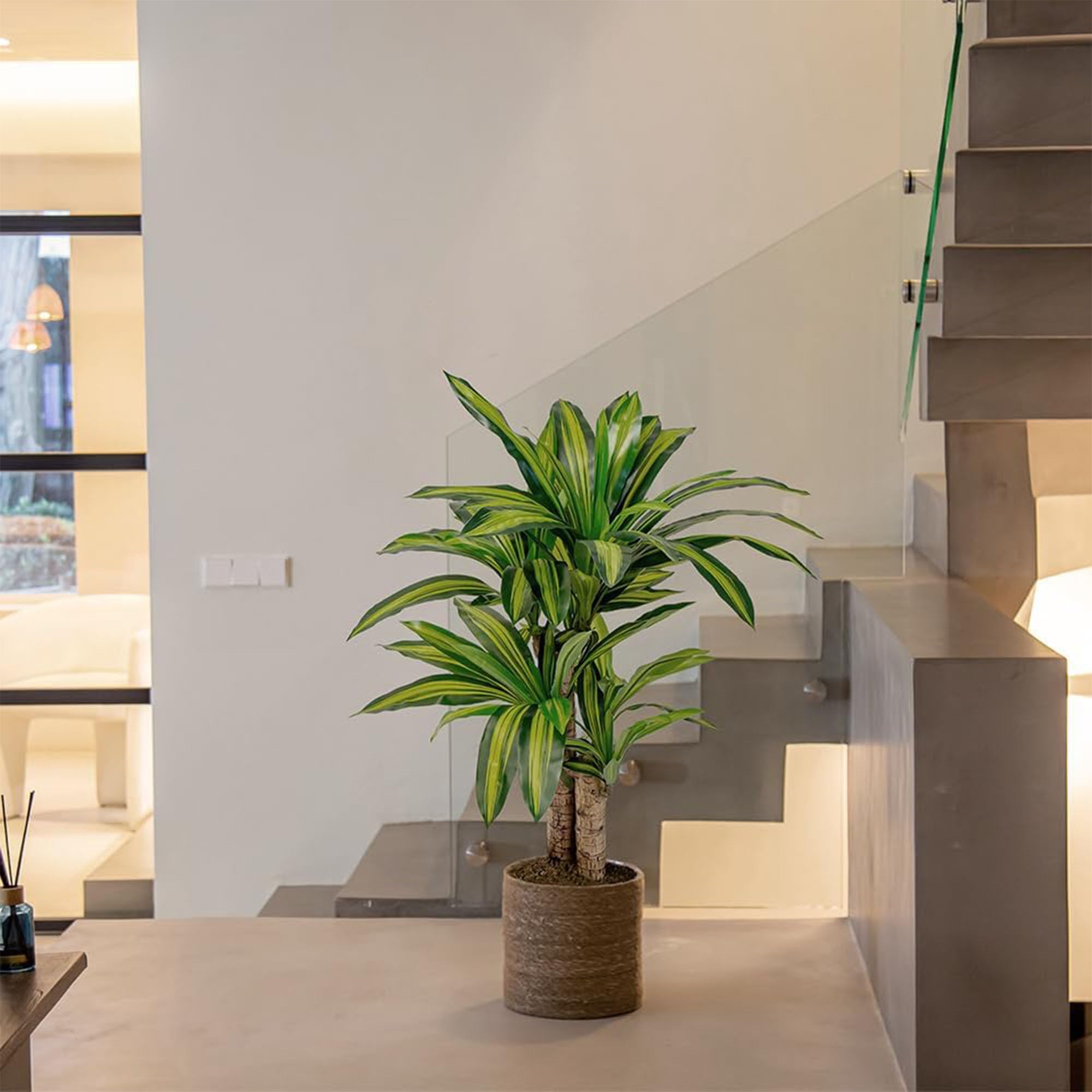 Maia Shop Dracena 120 cm - Pianta Artificiale da Interno | Pianta Artificiale Alta con Foglie Realistiche per Casa Soggiorno Ingresso Ufficio - Vaso Nero Incluso